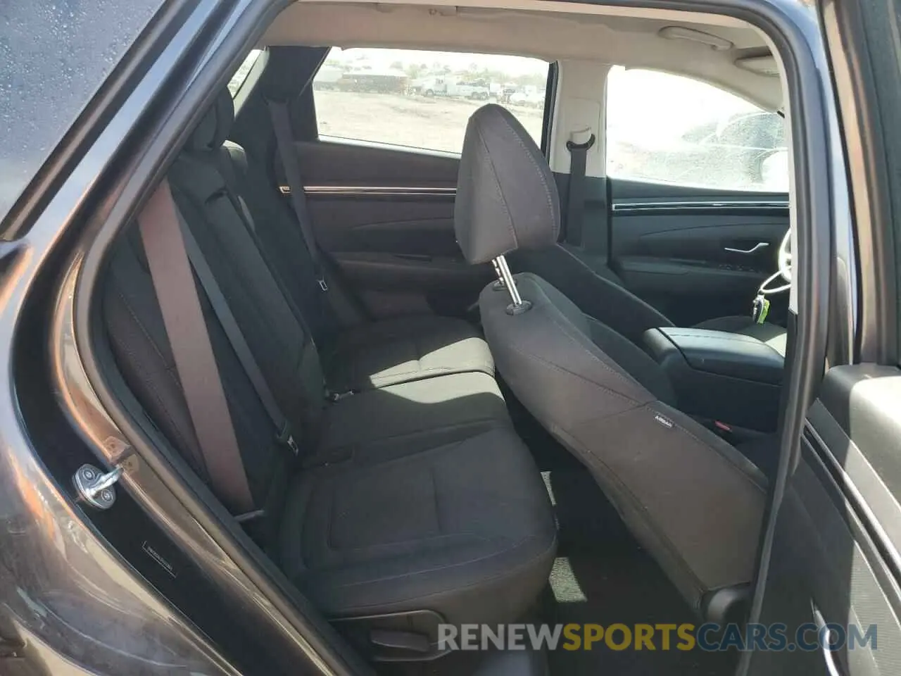 10 Photograph of a damaged car 5NMJB3AE7PH233863 HYUNDAI TUCSON 2023