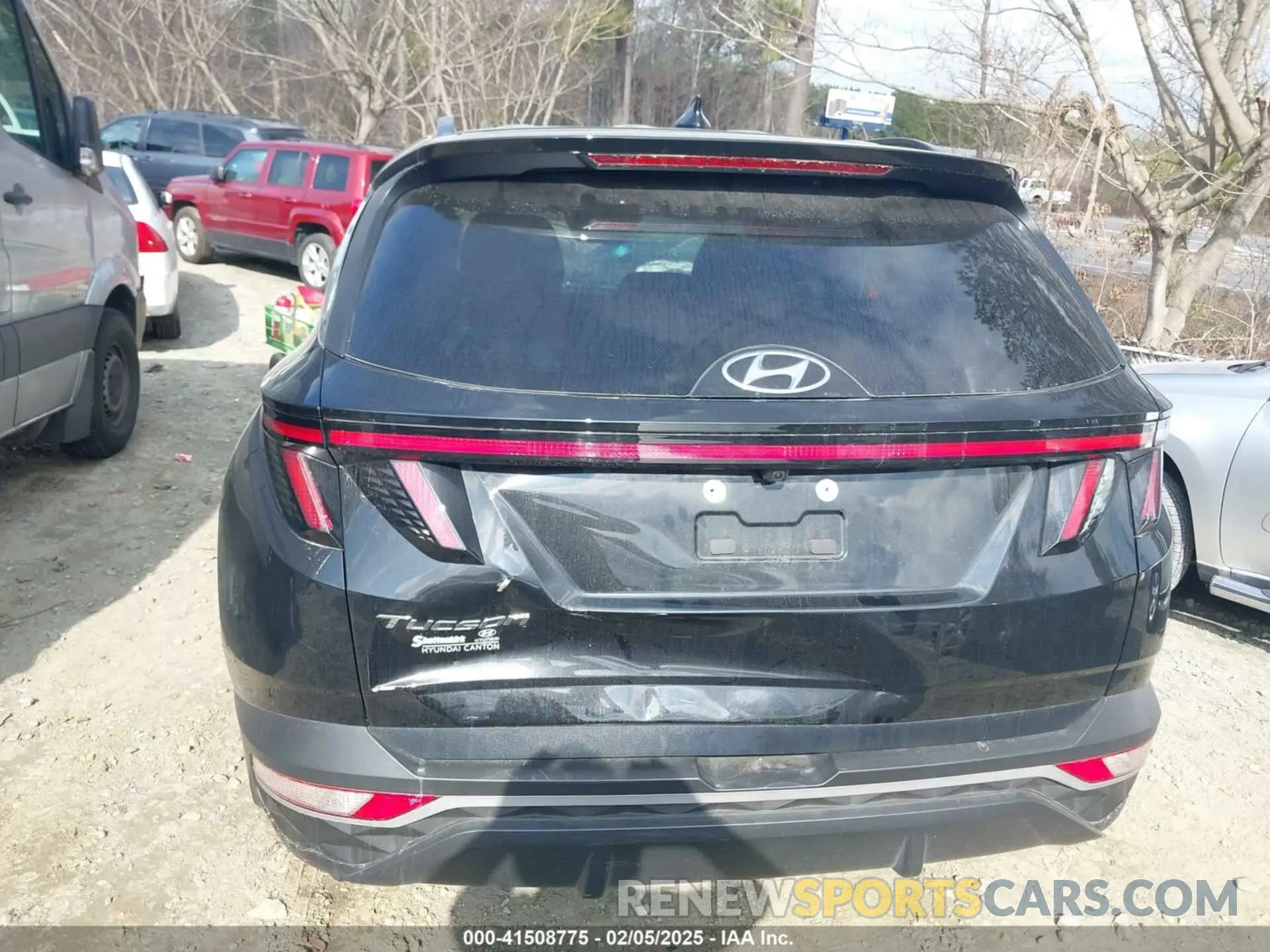 17 Photograph of a damaged car 5NMJB3AE7PH254423 HYUNDAI TUCSON 2023