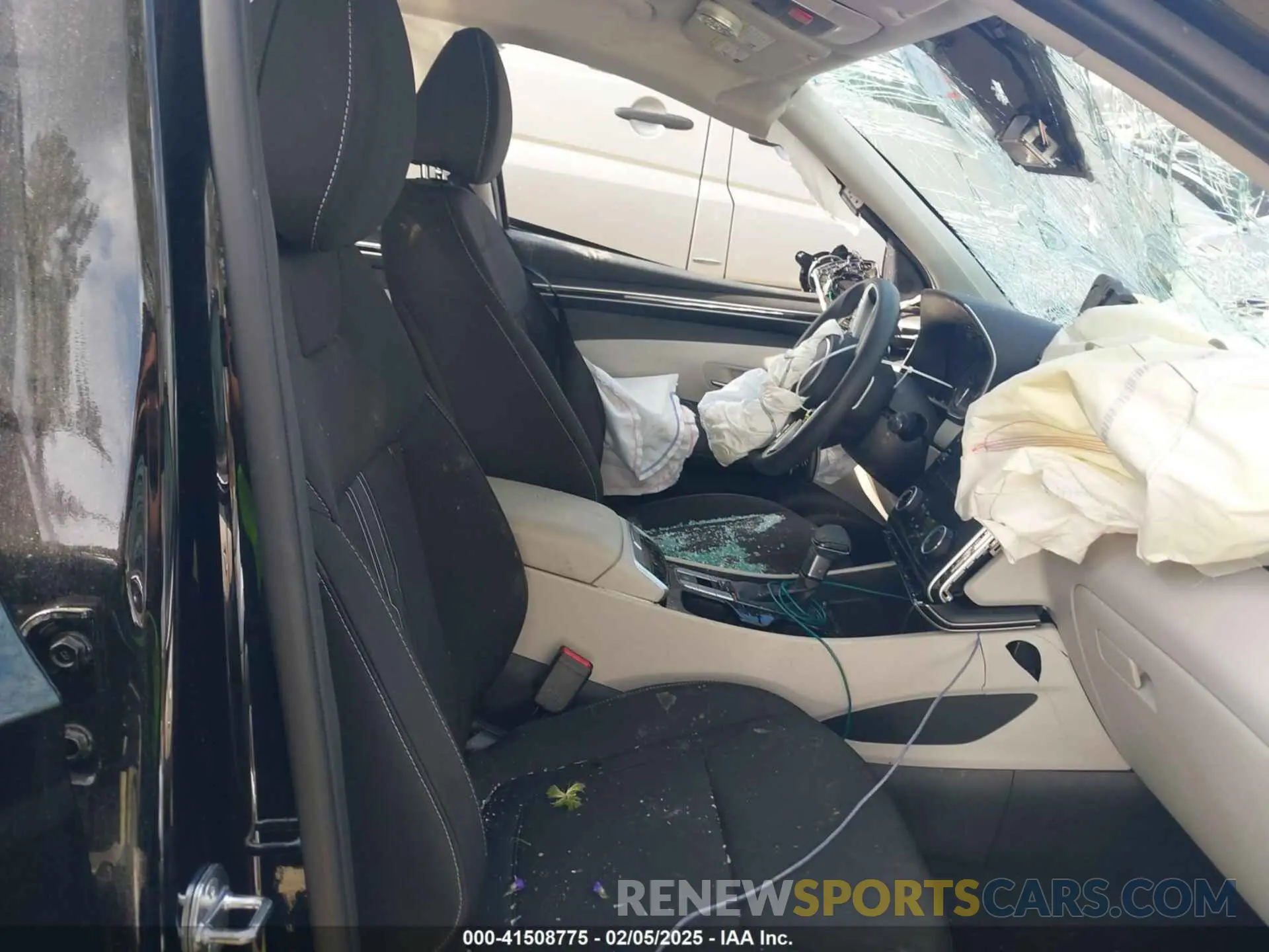 5 Photograph of a damaged car 5NMJB3AE7PH254423 HYUNDAI TUCSON 2023