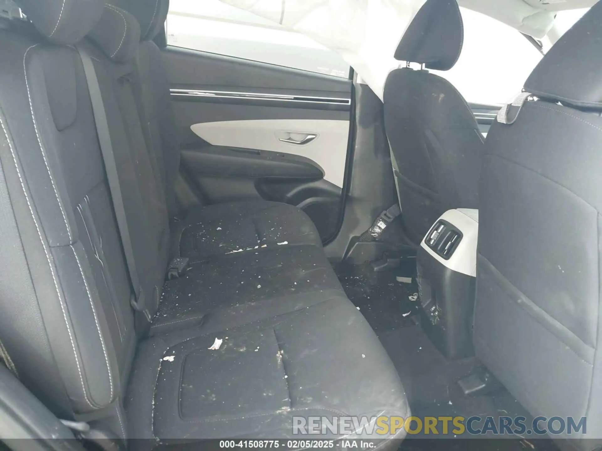 8 Photograph of a damaged car 5NMJB3AE7PH254423 HYUNDAI TUCSON 2023