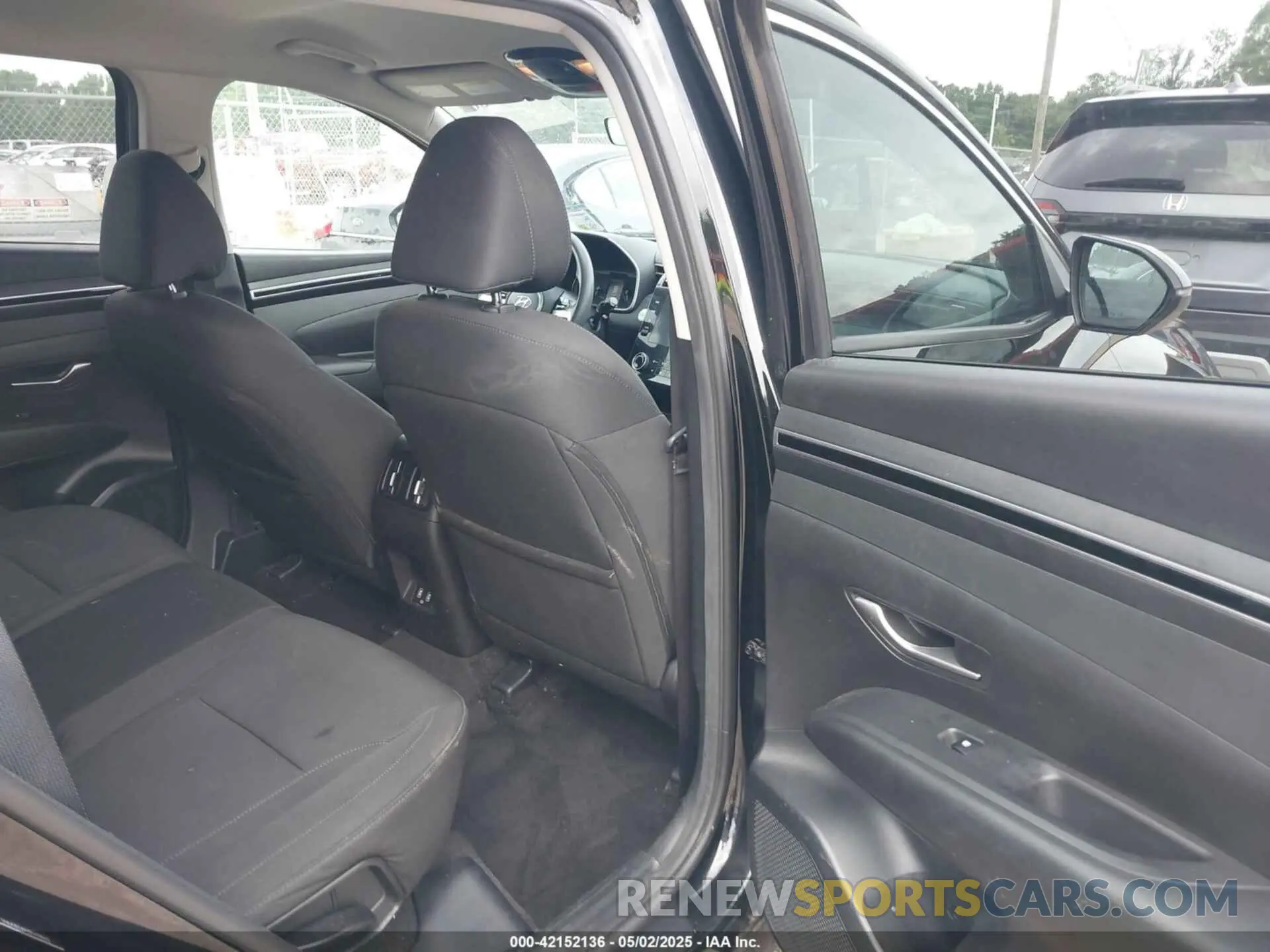 8 Photograph of a damaged car 5NMJB3AE8PH188612 HYUNDAI TUCSON 2023