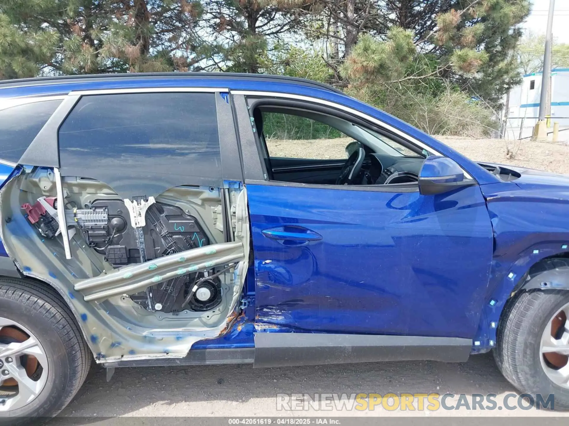 13 Photograph of a damaged car 5NMJB3AE8PH195897 HYUNDAI TUCSON 2023