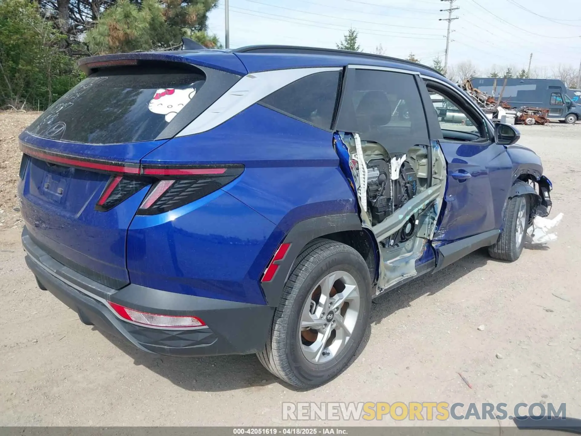 4 Photograph of a damaged car 5NMJB3AE8PH195897 HYUNDAI TUCSON 2023
