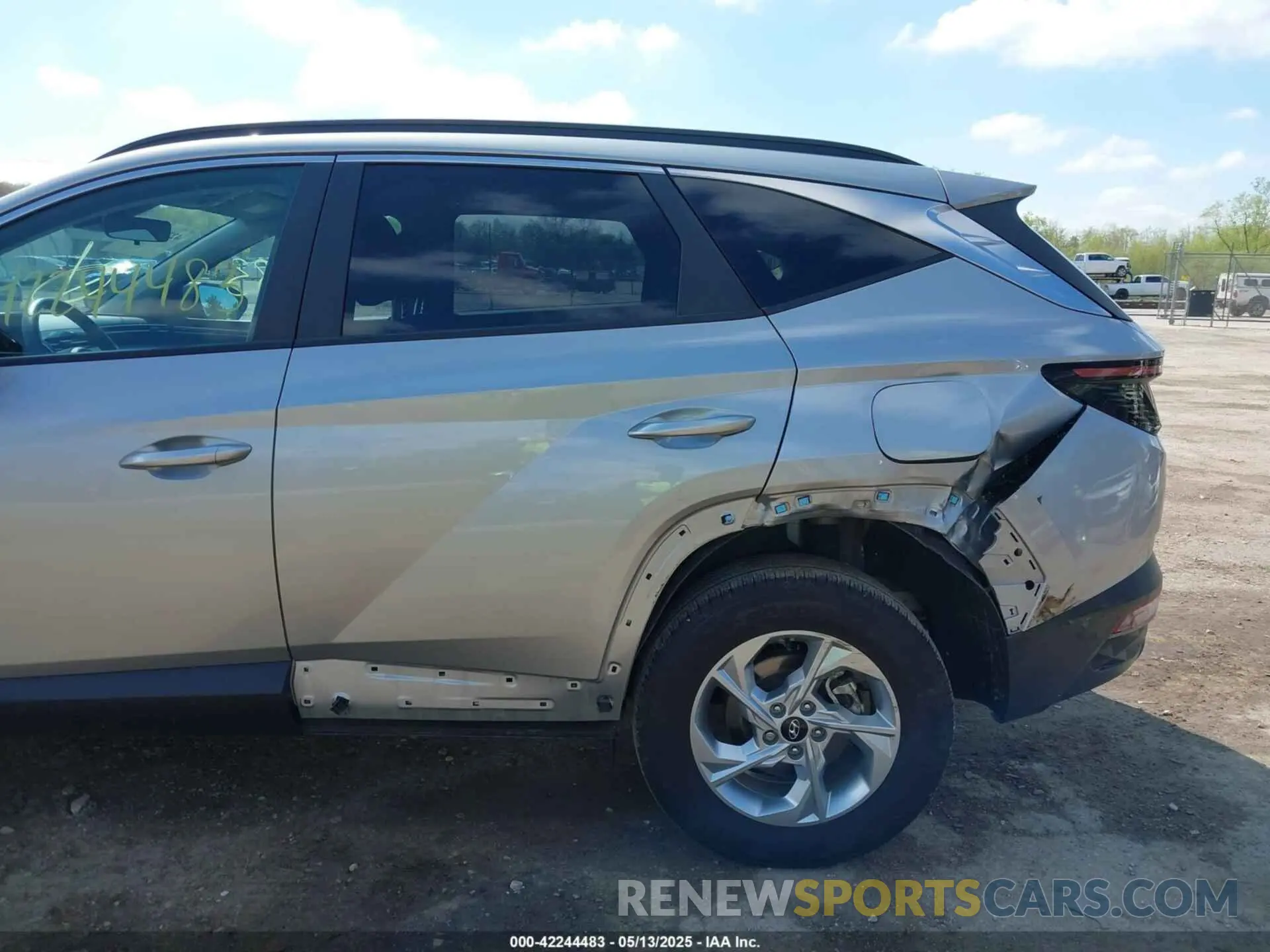 19 Photograph of a damaged car 5NMJBCAE1PH261268 HYUNDAI TUCSON 2023