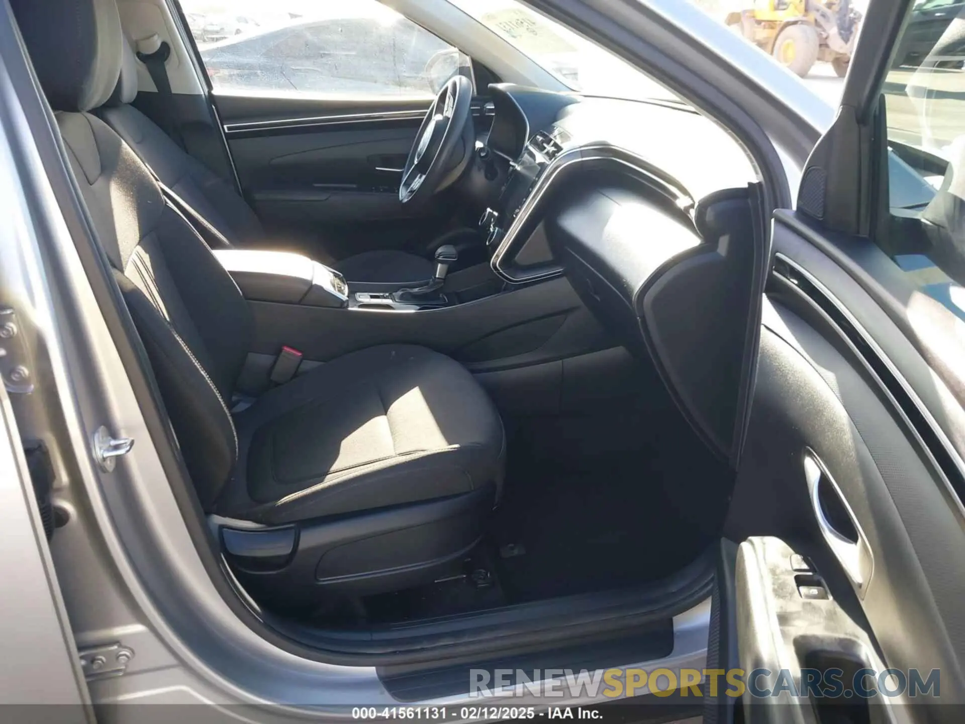 5 Photograph of a damaged car 5NMJBCAE2PH266771 HYUNDAI TUCSON 2023