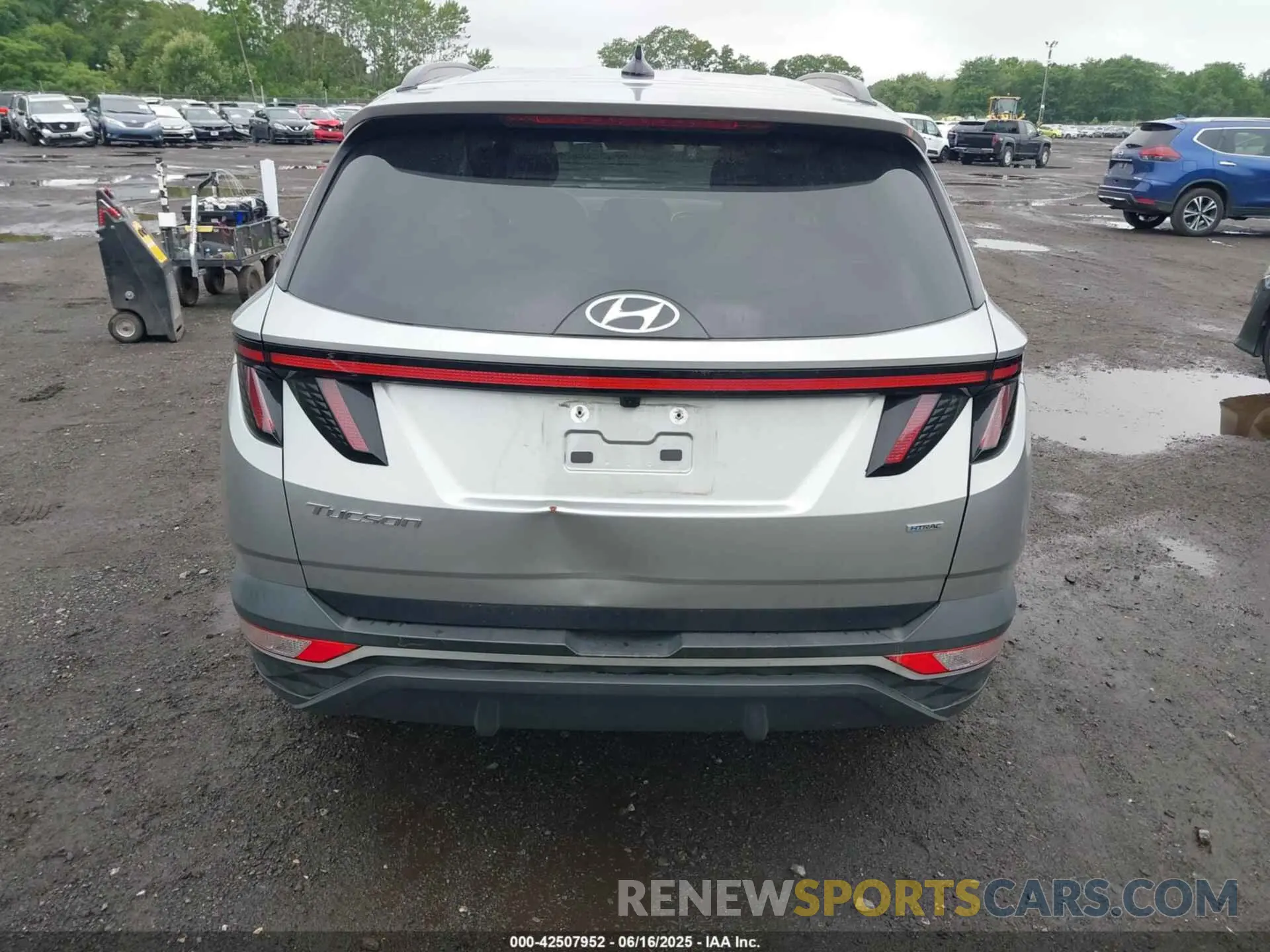 16 Photograph of a damaged car 5NMJBCAE3PH219653 HYUNDAI TUCSON 2023
