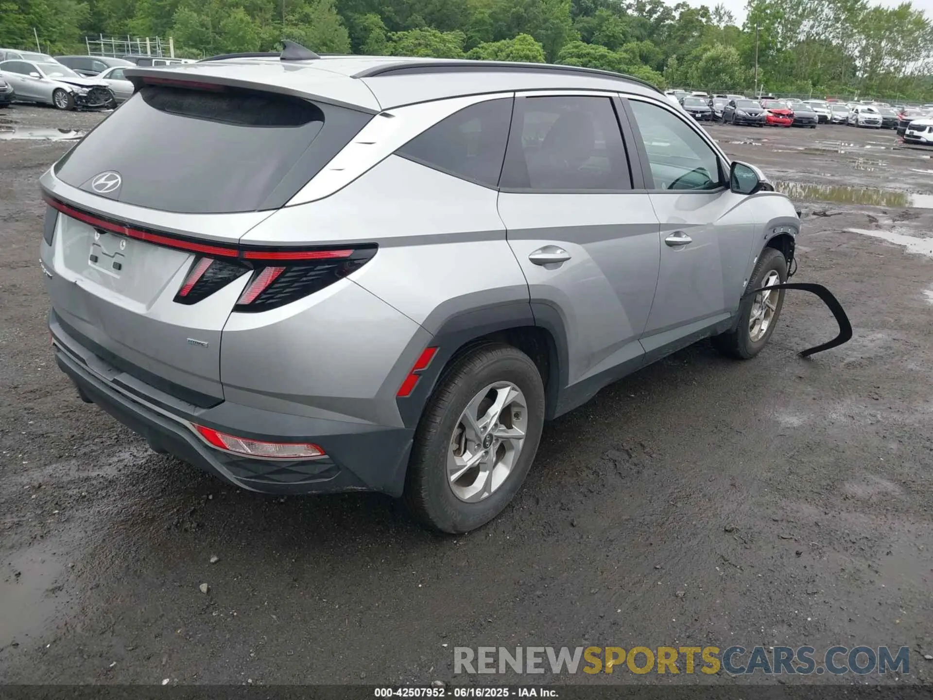 4 Photograph of a damaged car 5NMJBCAE3PH219653 HYUNDAI TUCSON 2023