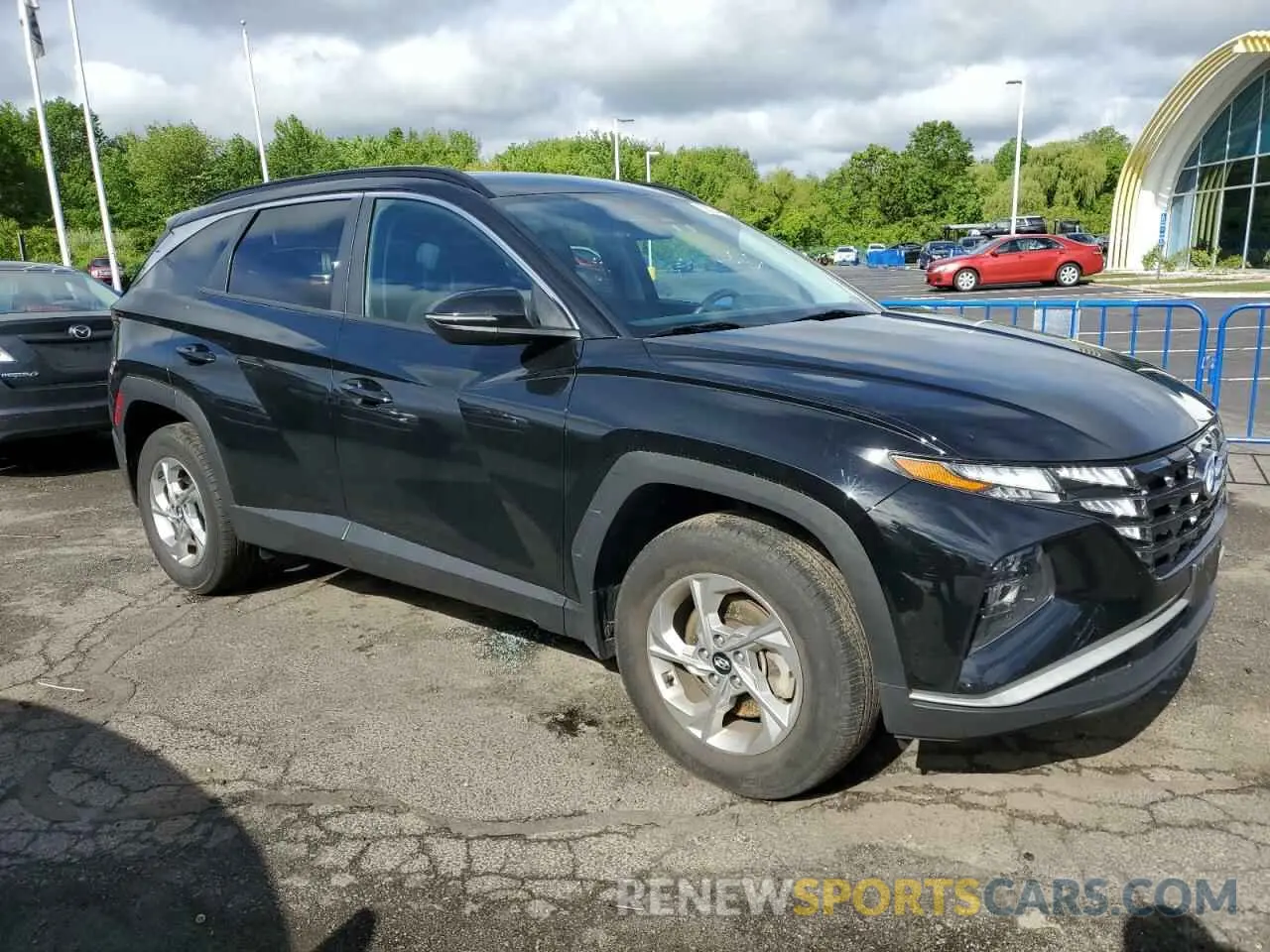 4 Photograph of a damaged car 5NMJBCAE5PH232002 HYUNDAI TUCSON 2023