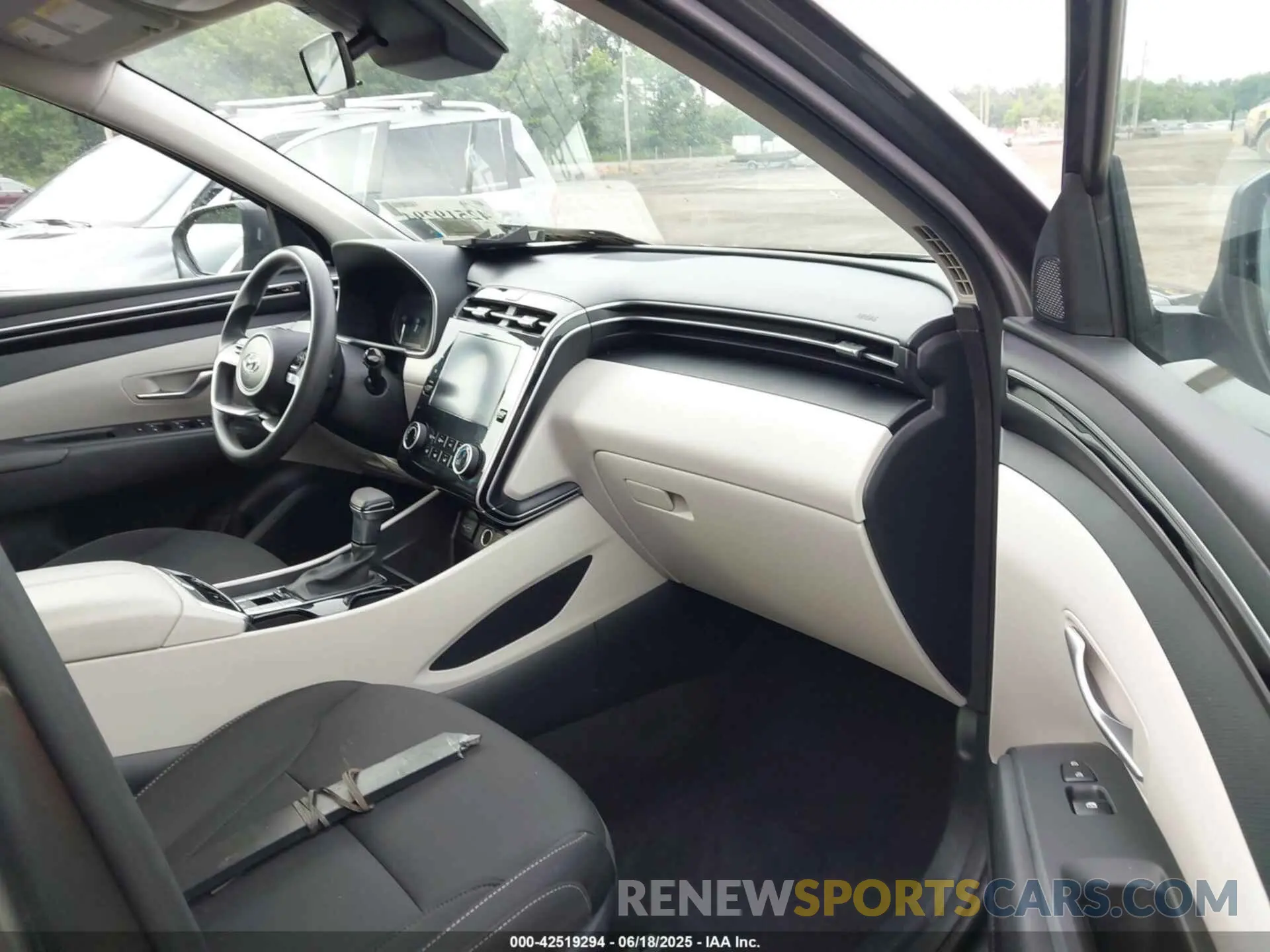 5 Photograph of a damaged car 5NMJBCAE5PH263198 HYUNDAI TUCSON 2023