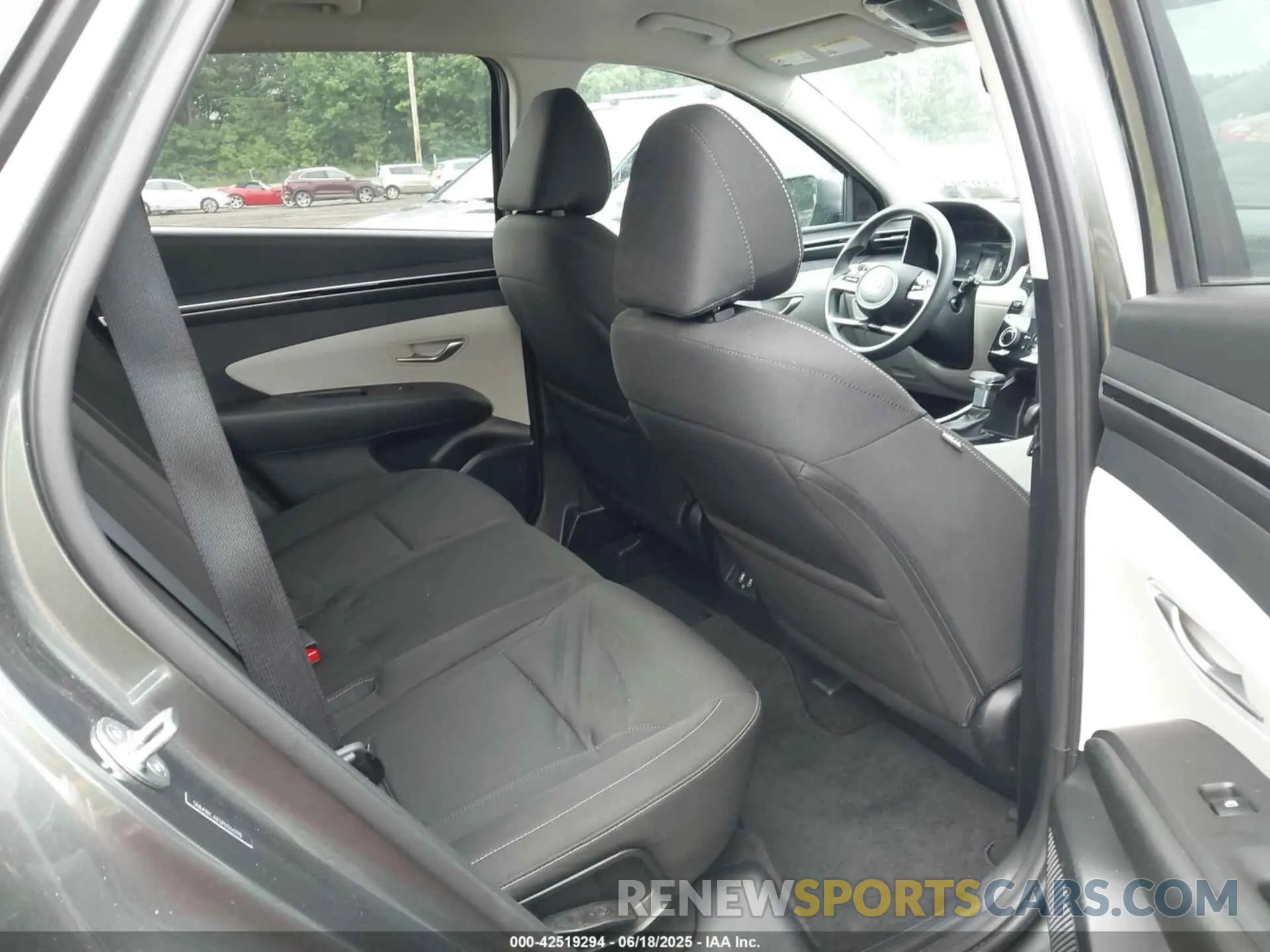 8 Photograph of a damaged car 5NMJBCAE5PH263198 HYUNDAI TUCSON 2023