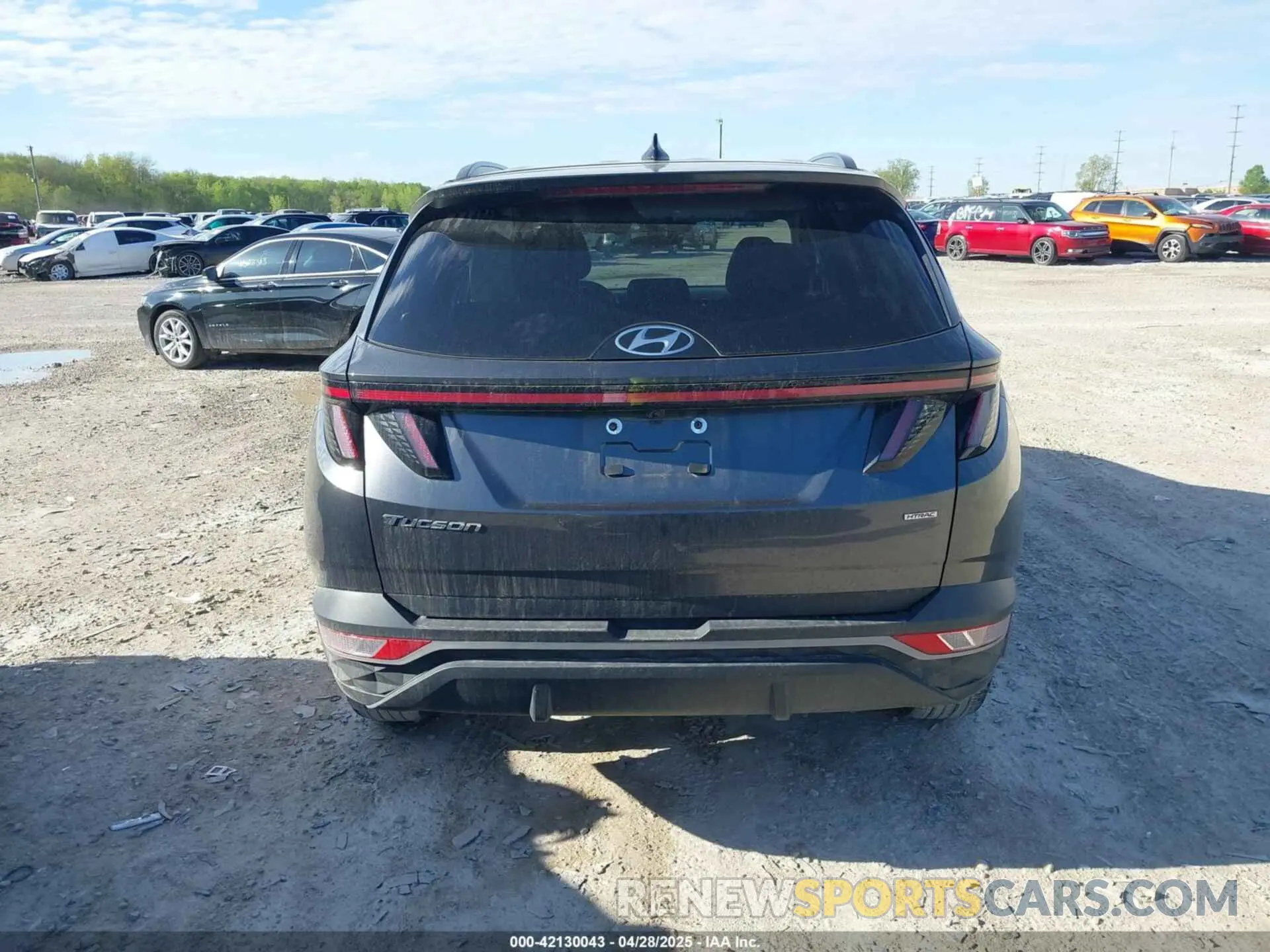 17 Photograph of a damaged car 5NMJBCAE6PH294007 HYUNDAI TUCSON 2023