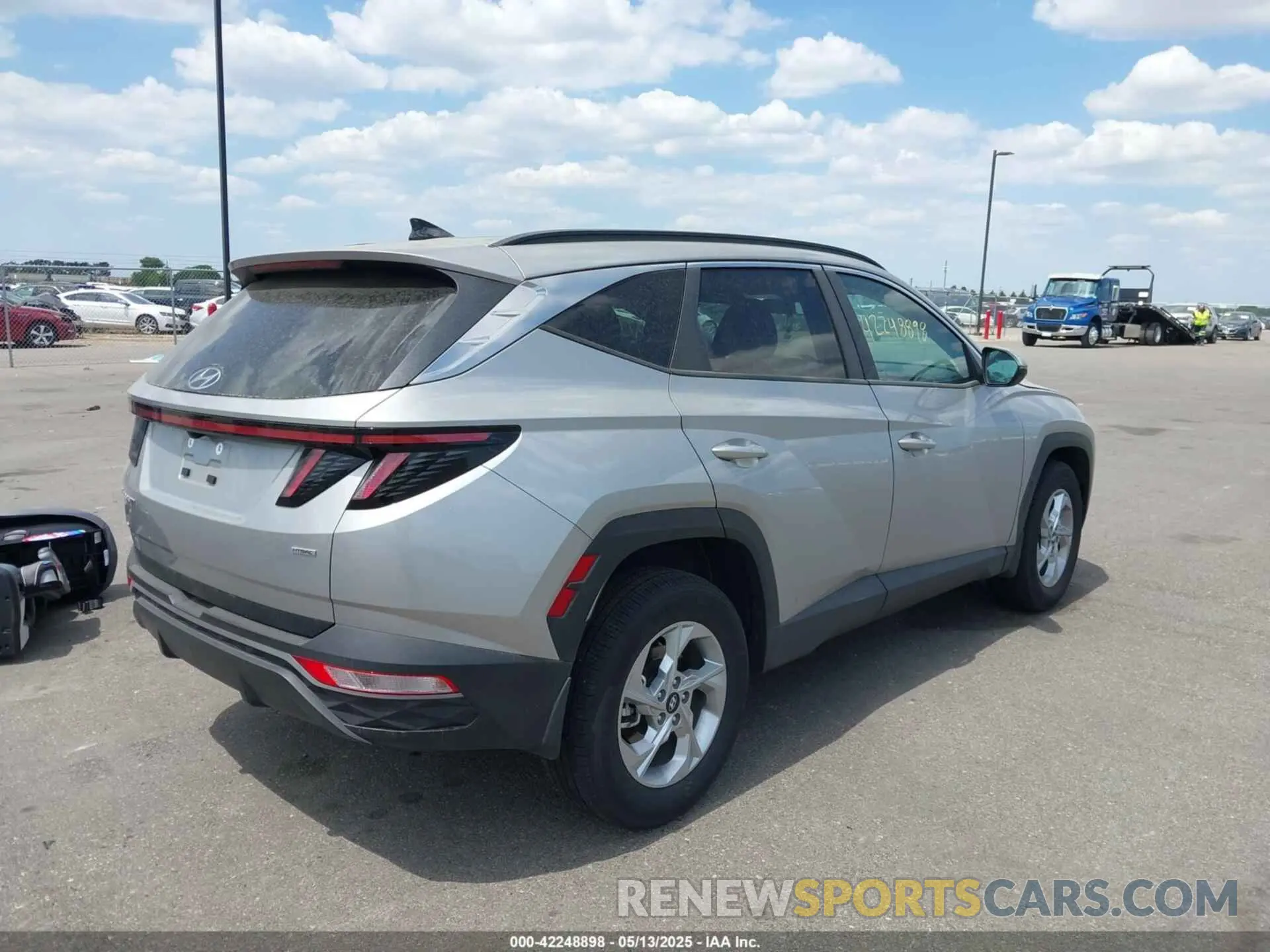 4 Photograph of a damaged car 5NMJBCAE7PH287437 HYUNDAI TUCSON 2023