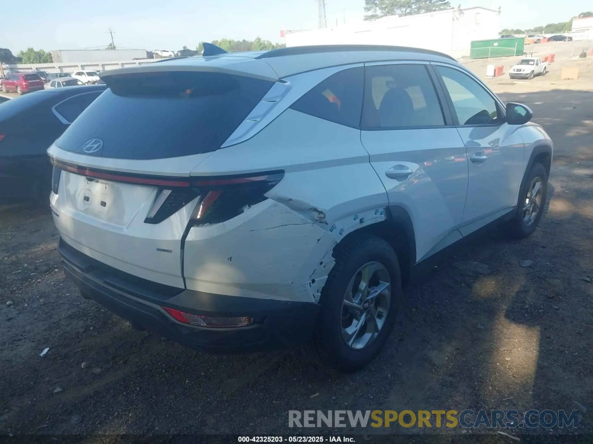 4 Photograph of a damaged car 5NMJBCAE8PH262255 HYUNDAI TUCSON 2023