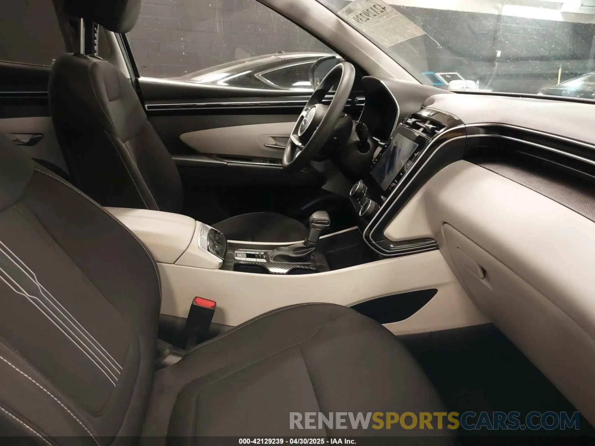 5 Photograph of a damaged car 5NMJBCAE9PH192703 HYUNDAI TUCSON 2023