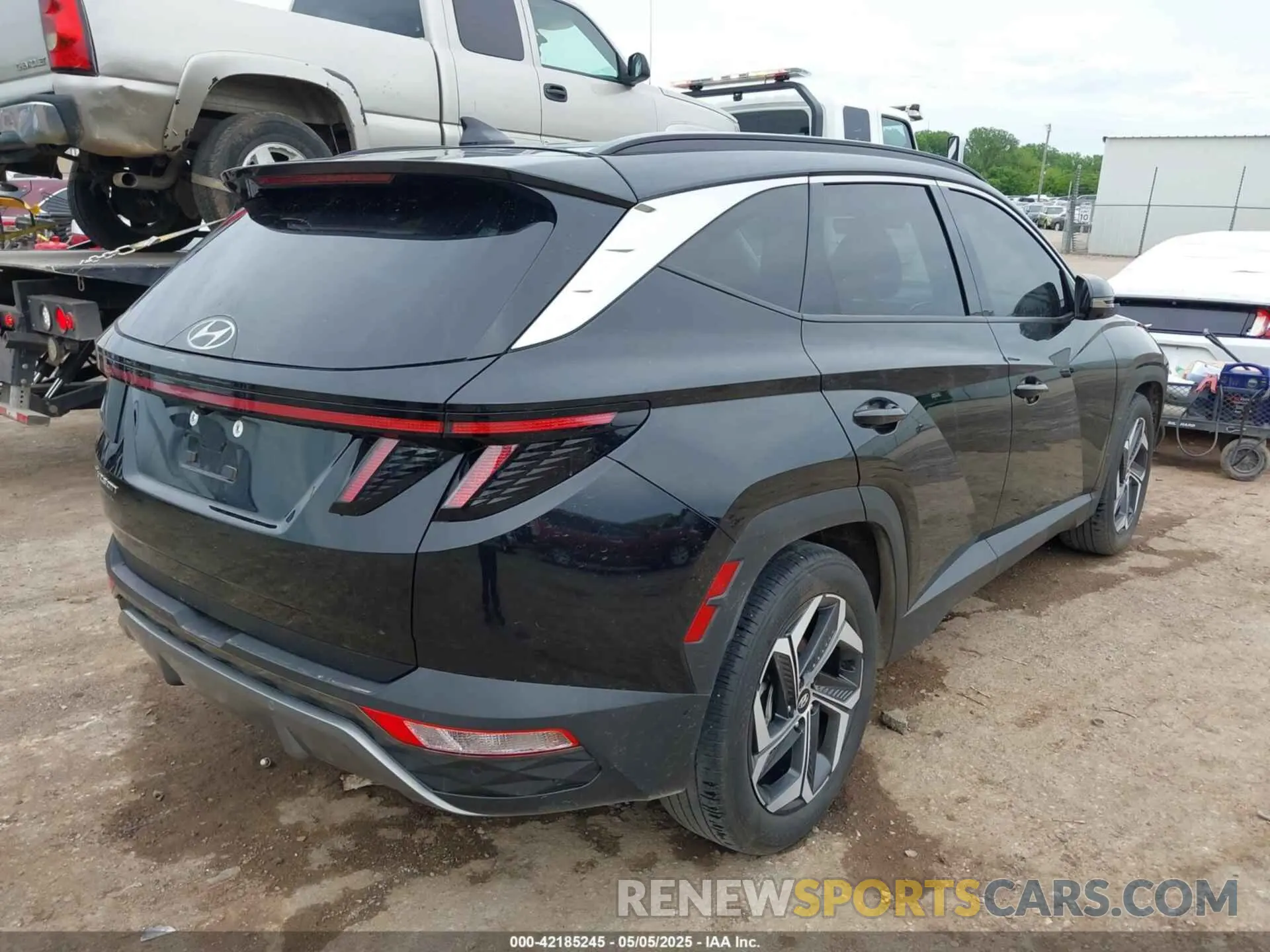 4 Photograph of a damaged car 5NMJE3AE1PH290700 HYUNDAI TUCSON 2023