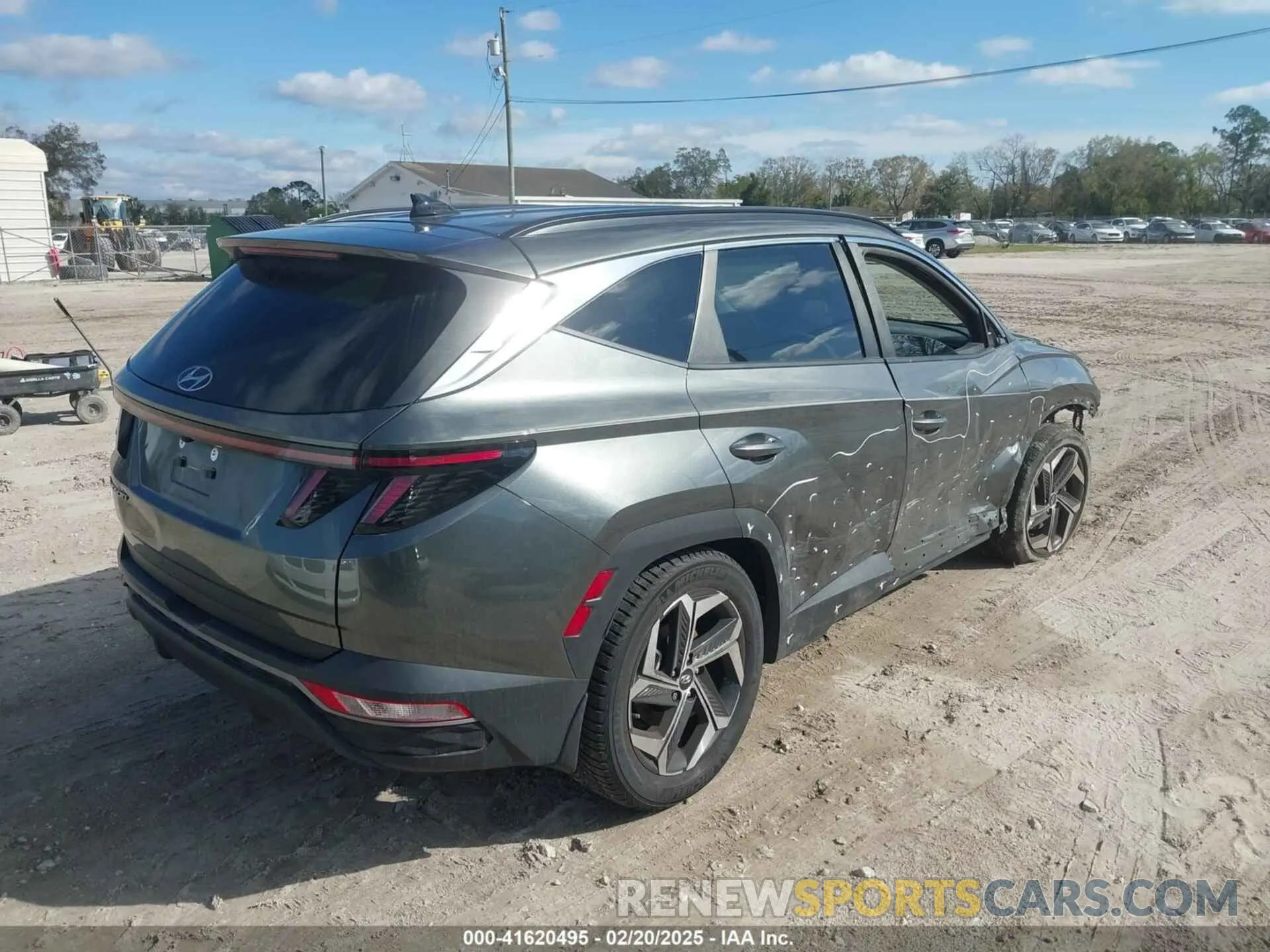 4 Photograph of a damaged car 5NMJF3AE3PH280019 HYUNDAI TUCSON 2023