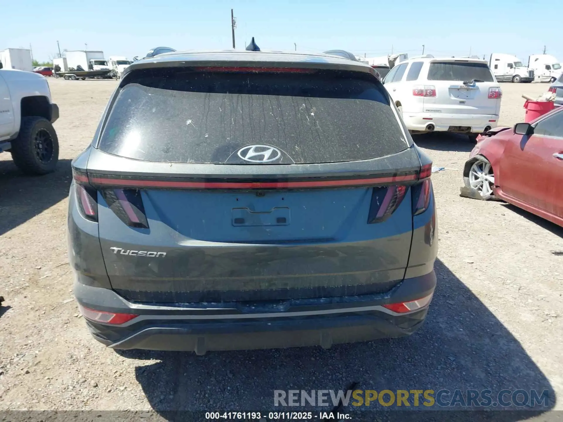17 Photograph of a damaged car 5NMJF3AE4PH252519 HYUNDAI TUCSON 2023