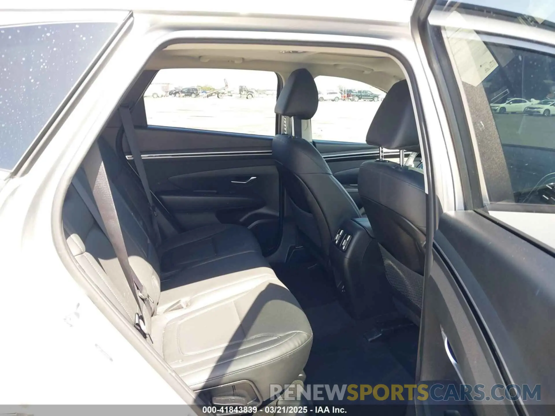 8 Photograph of a damaged car 5NMJFCAE0PH221025 HYUNDAI TUCSON 2023