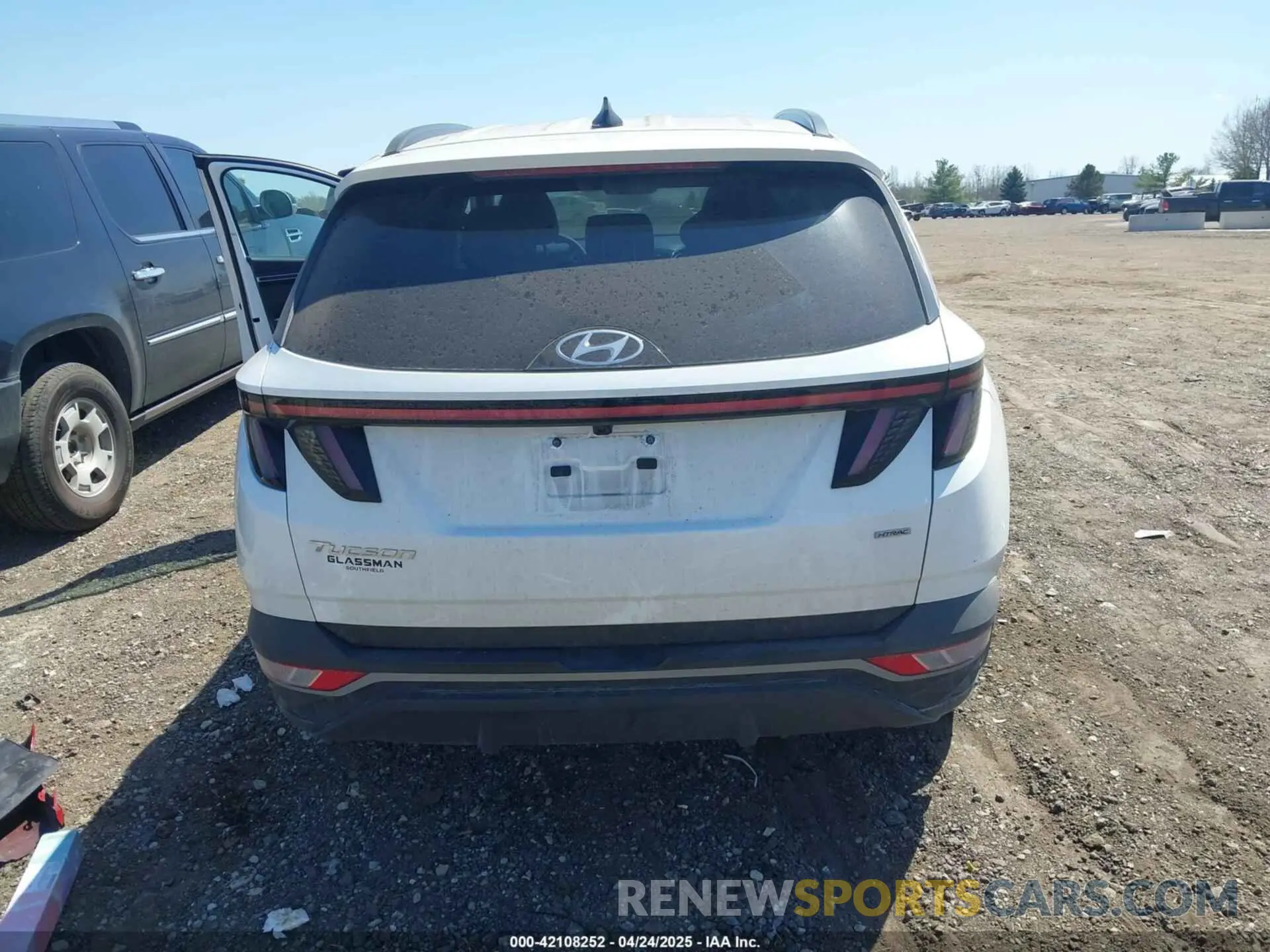 16 Photograph of a damaged car 5NMJFCAE1PH291889 HYUNDAI TUCSON 2023