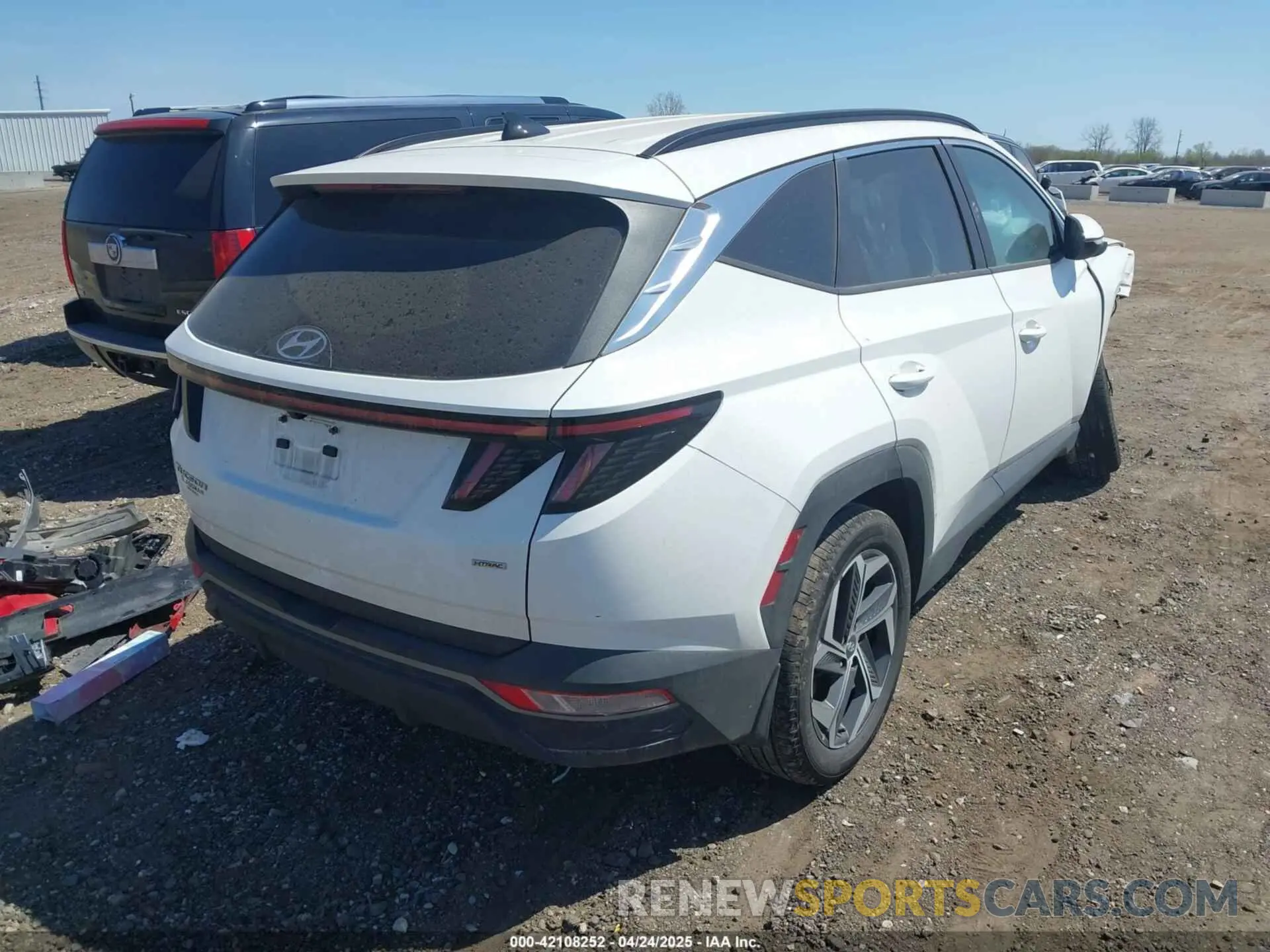 4 Photograph of a damaged car 5NMJFCAE1PH291889 HYUNDAI TUCSON 2023