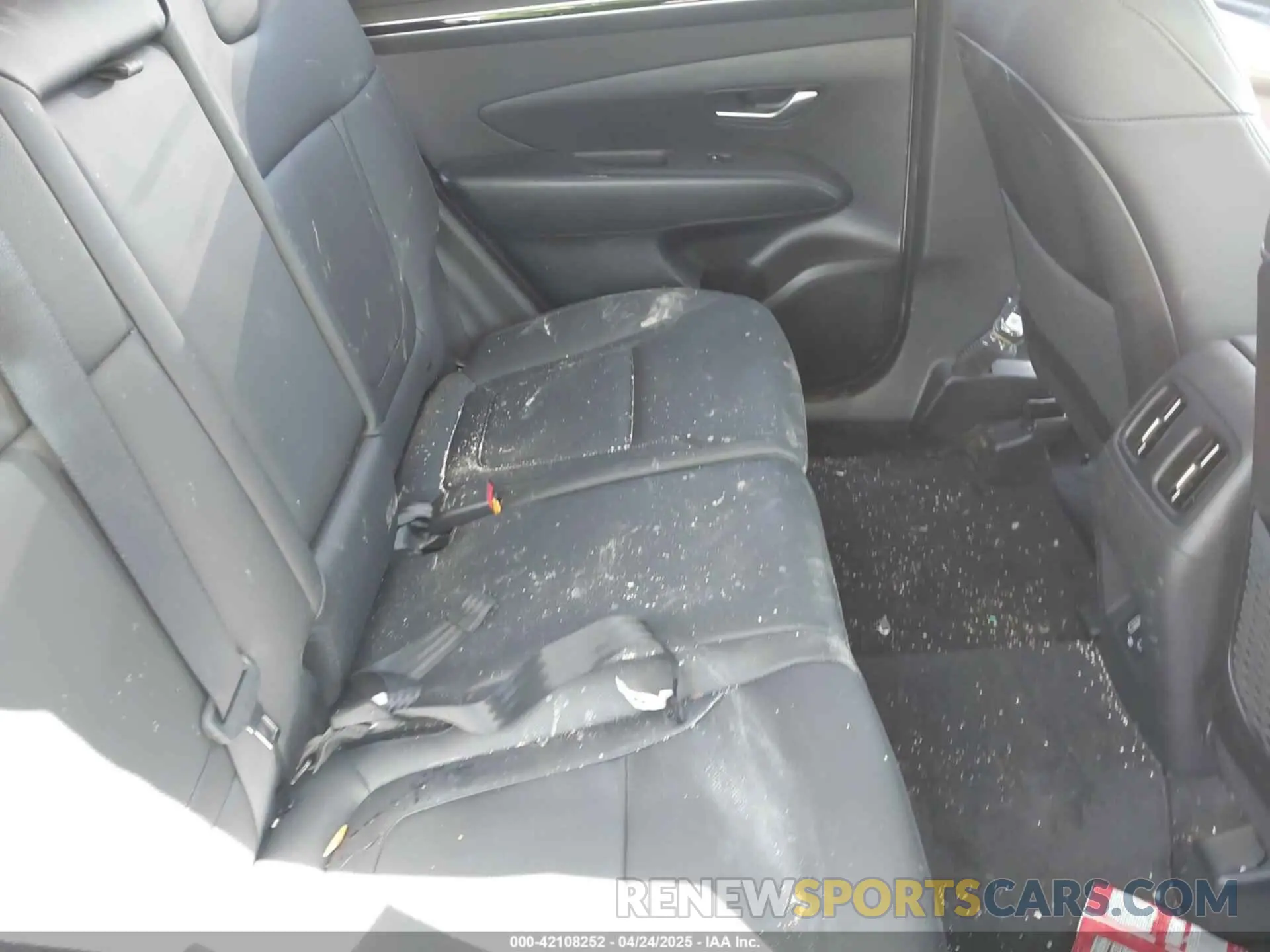 8 Photograph of a damaged car 5NMJFCAE1PH291889 HYUNDAI TUCSON 2023