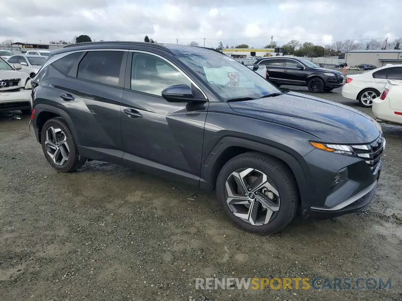 4 Photograph of a damaged car 5NMJFCAE2PH220698 HYUNDAI TUCSON 2023
