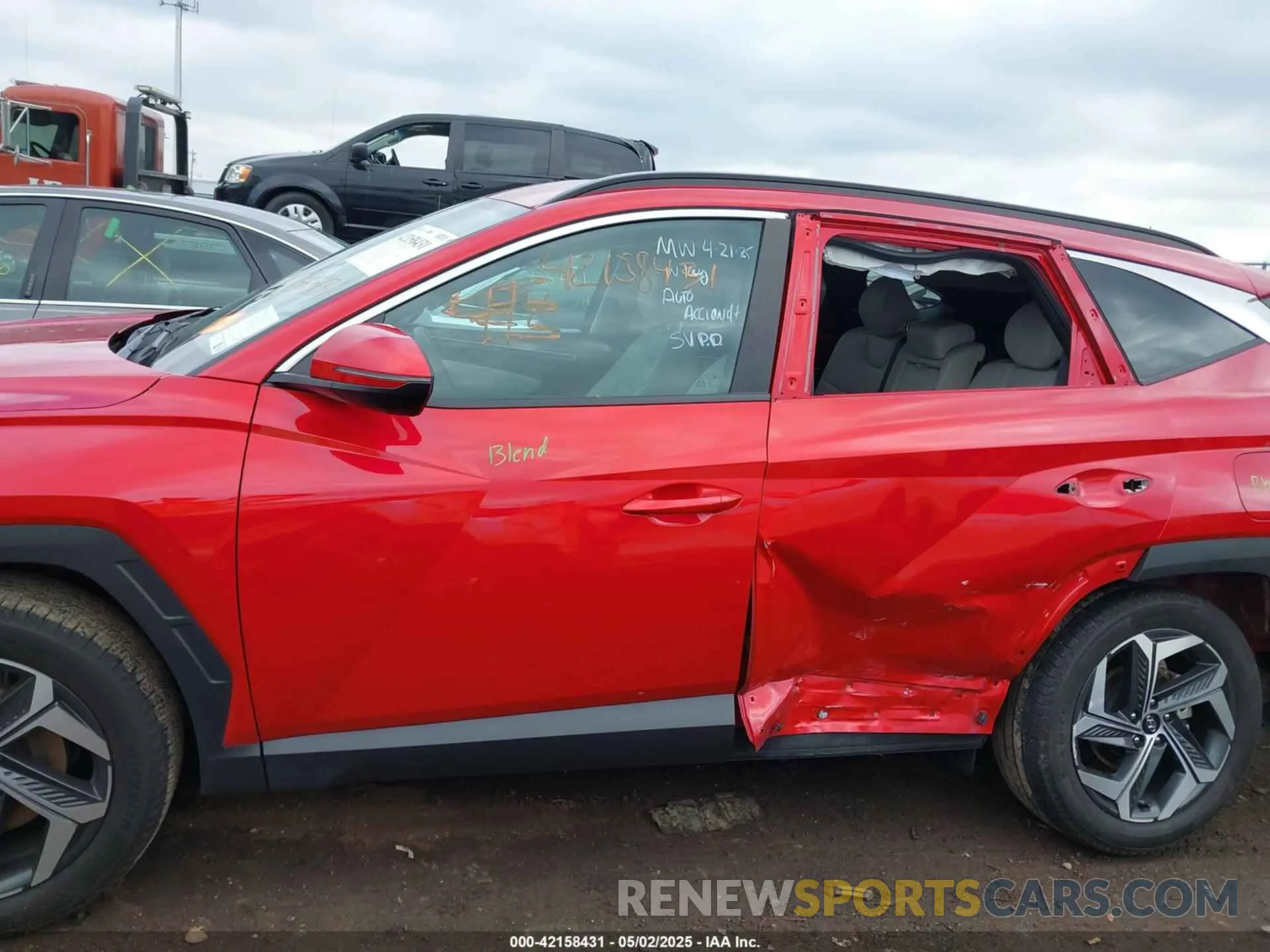 15 Photograph of a damaged car 5NMJFCAE3PH220967 HYUNDAI TUCSON 2023