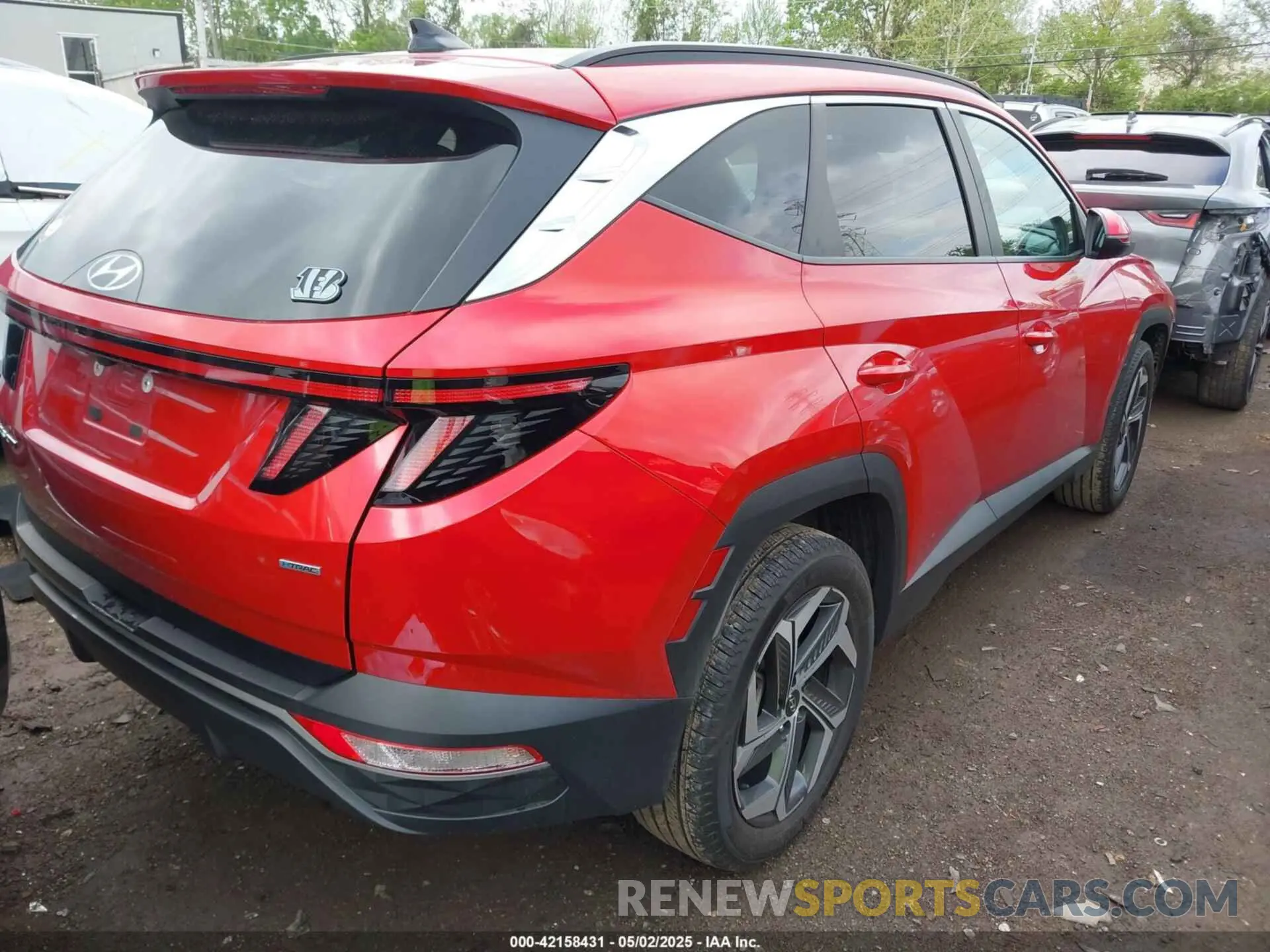 4 Photograph of a damaged car 5NMJFCAE3PH220967 HYUNDAI TUCSON 2023