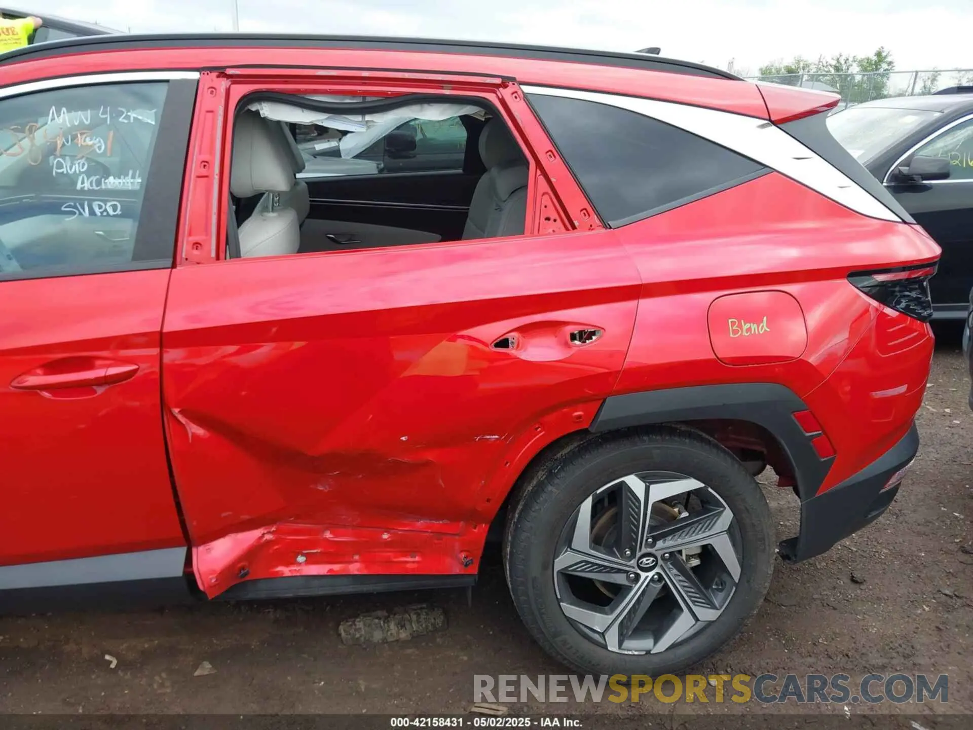 6 Photograph of a damaged car 5NMJFCAE3PH220967 HYUNDAI TUCSON 2023