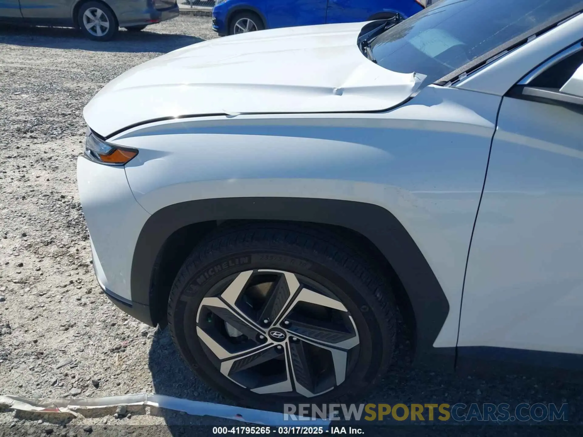 17 Photograph of a damaged car 5NMJFCAE3PH261633 HYUNDAI TUCSON 2023