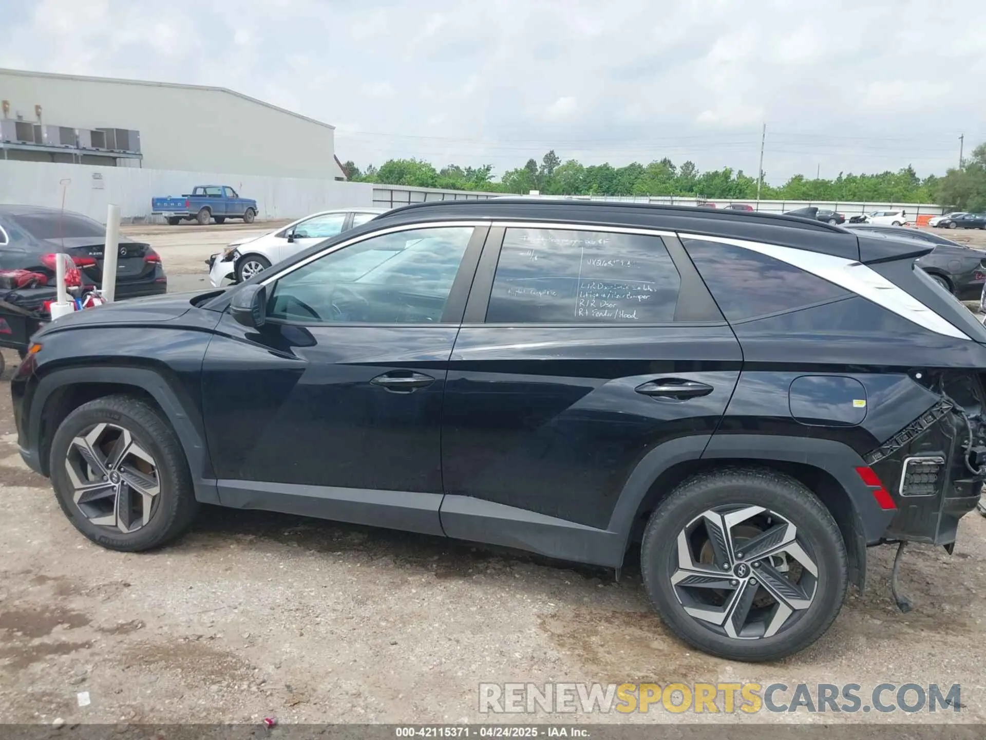 15 Photograph of a damaged car 5NMJFCAE9PH210279 HYUNDAI TUCSON 2023