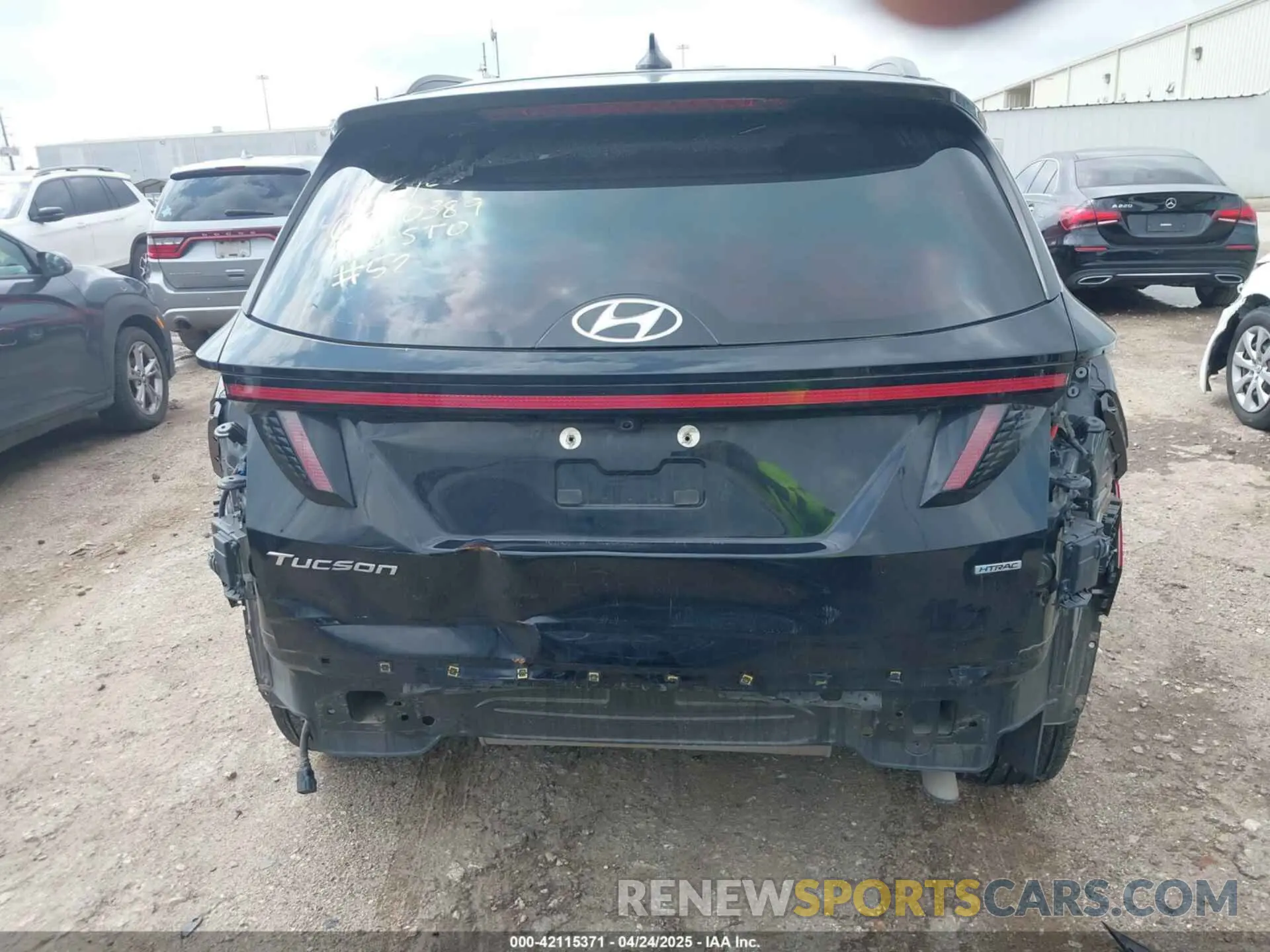 17 Photograph of a damaged car 5NMJFCAE9PH210279 HYUNDAI TUCSON 2023