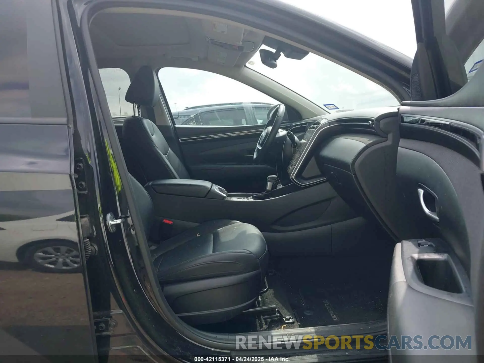 5 Photograph of a damaged car 5NMJFCAE9PH210279 HYUNDAI TUCSON 2023