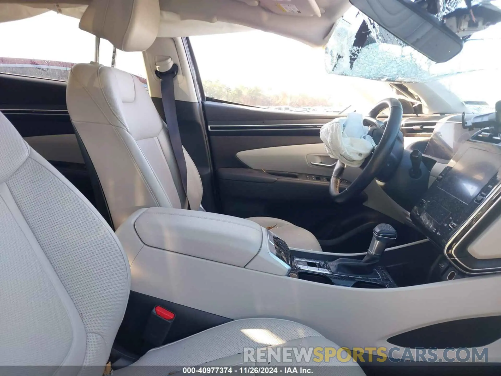 5 Photograph of a damaged car 5NMJFCAE9PH212095 HYUNDAI TUCSON 2023