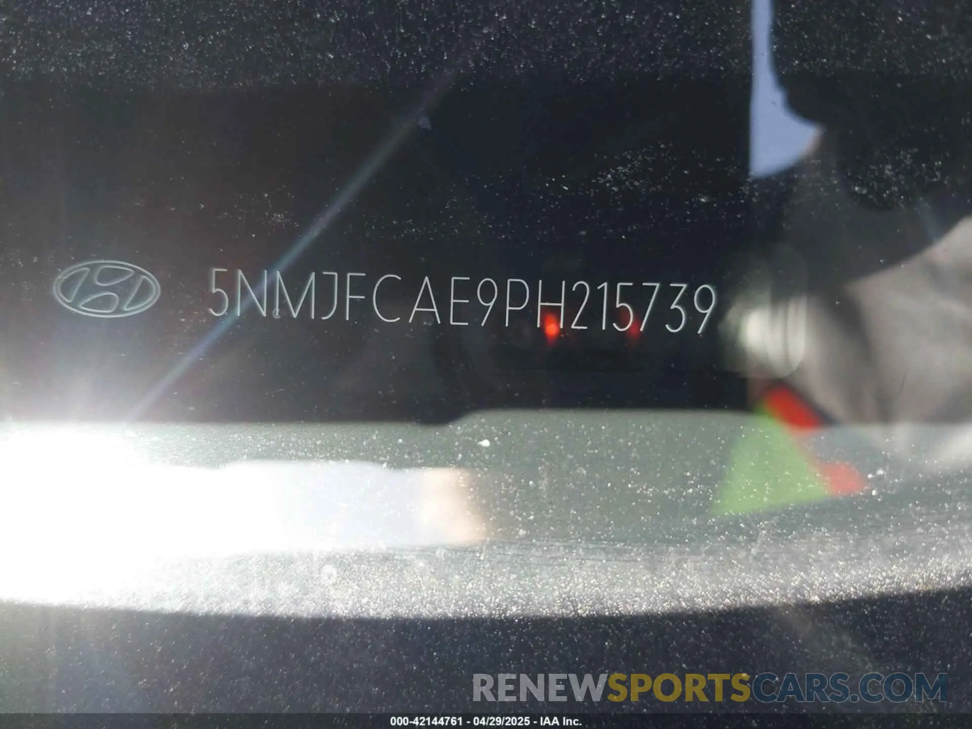 18 Photograph of a damaged car 5NMJFCAE9PH215739 HYUNDAI TUCSON 2023