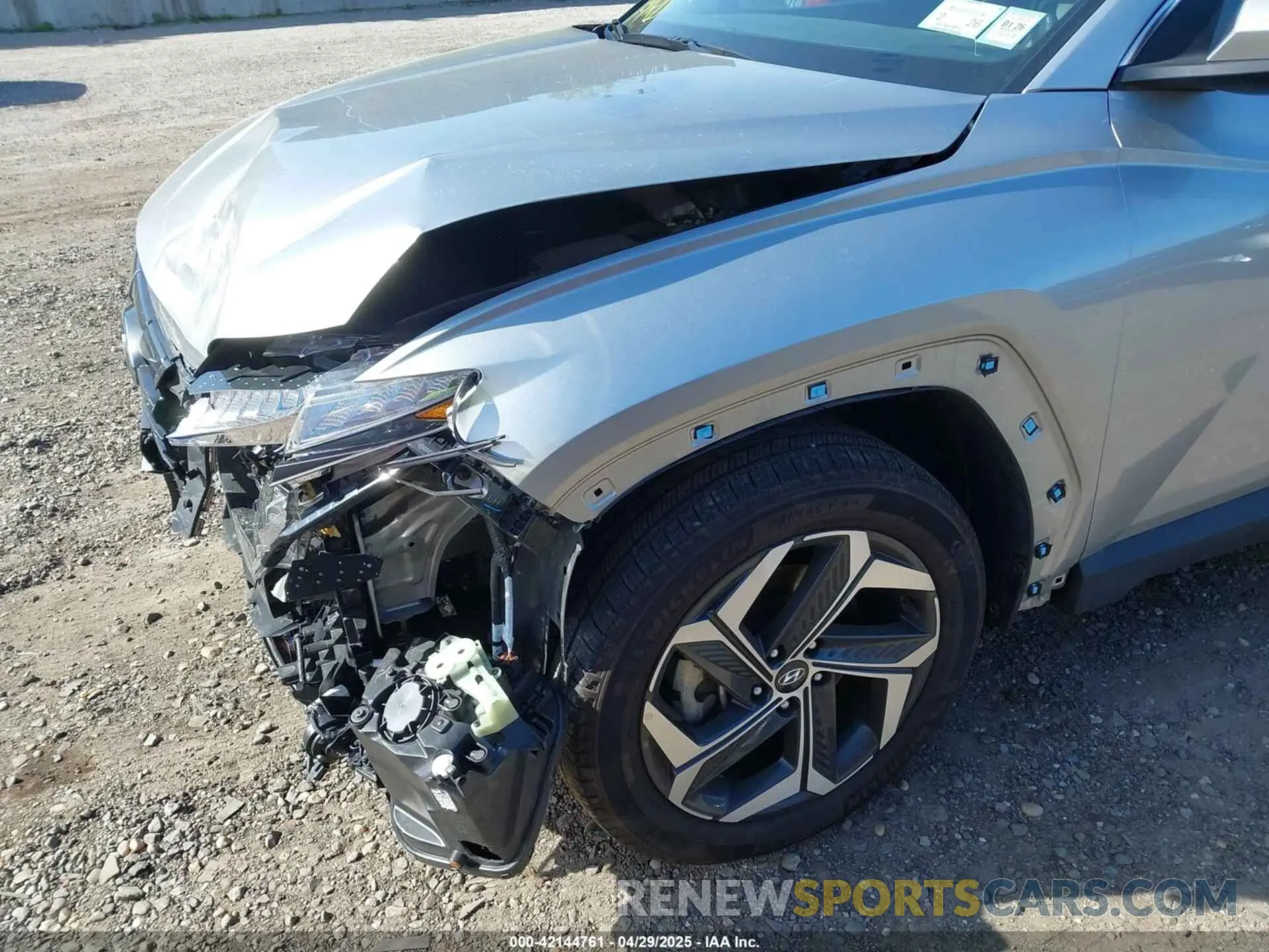 19 Photograph of a damaged car 5NMJFCAE9PH215739 HYUNDAI TUCSON 2023
