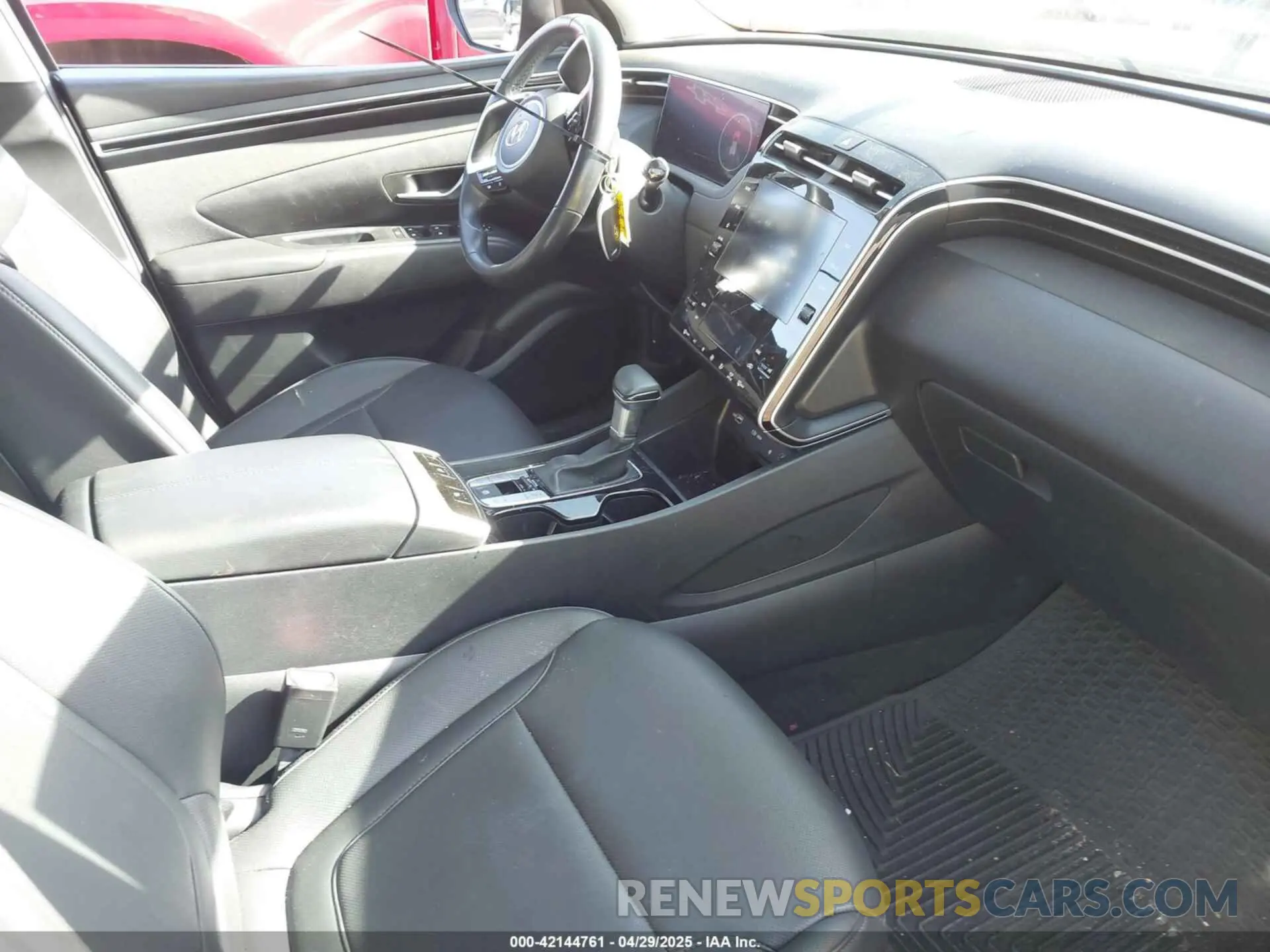 5 Photograph of a damaged car 5NMJFCAE9PH215739 HYUNDAI TUCSON 2023