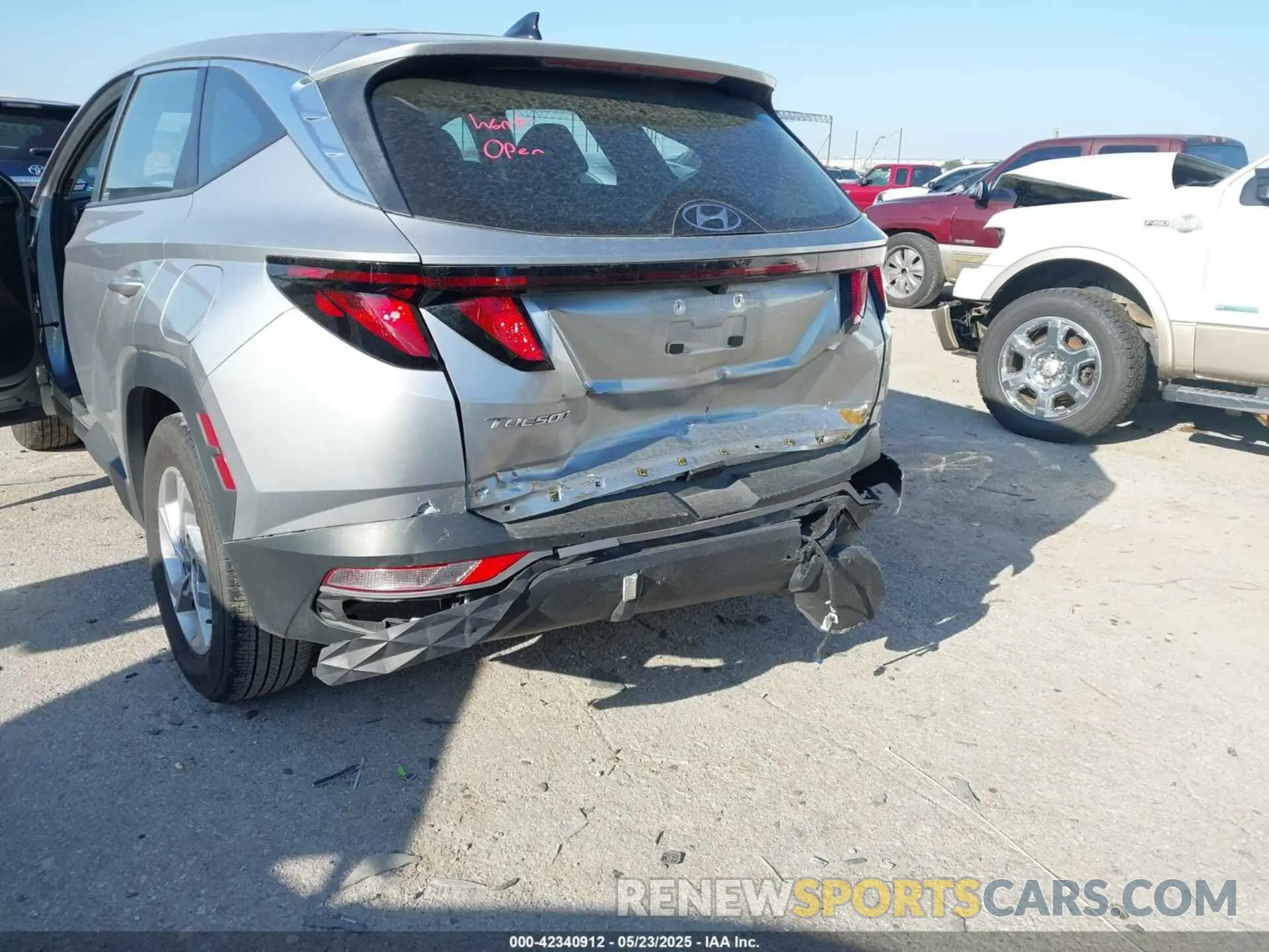 6 Photograph of a damaged car 5NMJA3DE4RH403145 HYUNDAI TUCSON 2024