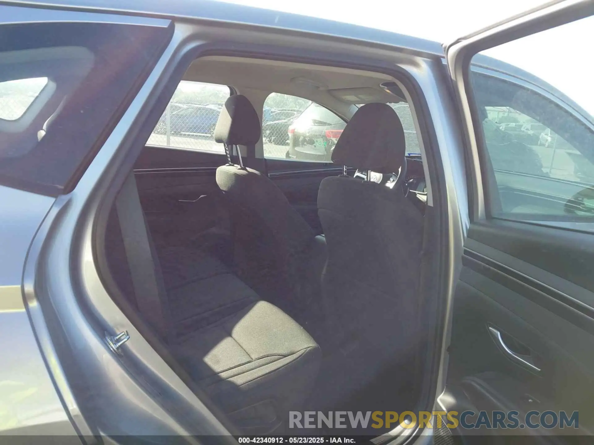 8 Photograph of a damaged car 5NMJA3DE4RH403145 HYUNDAI TUCSON 2024