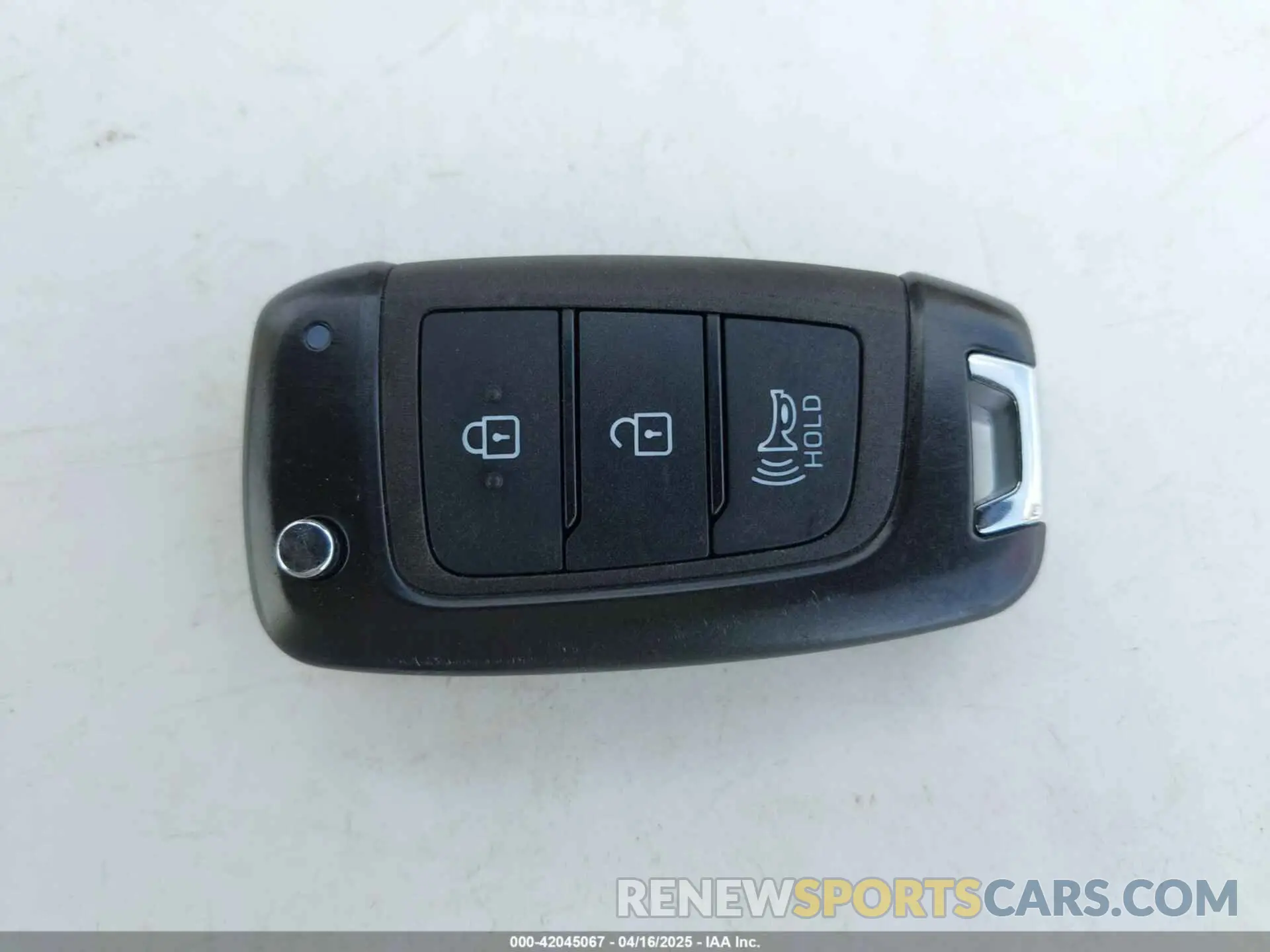 11 Photograph of a damaged car 5NMJA3DE5RH402456 HYUNDAI TUCSON 2024