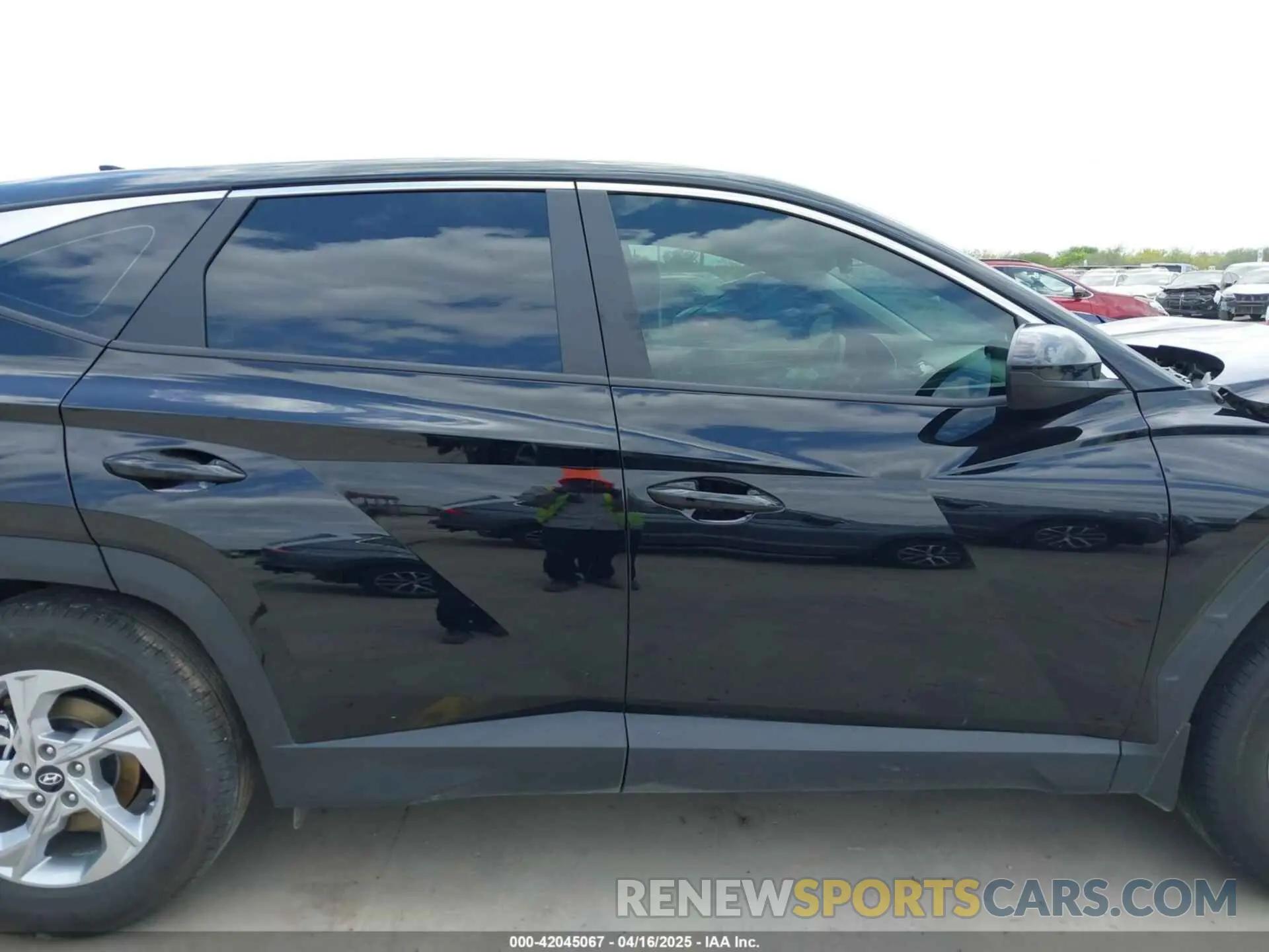 13 Photograph of a damaged car 5NMJA3DE5RH402456 HYUNDAI TUCSON 2024