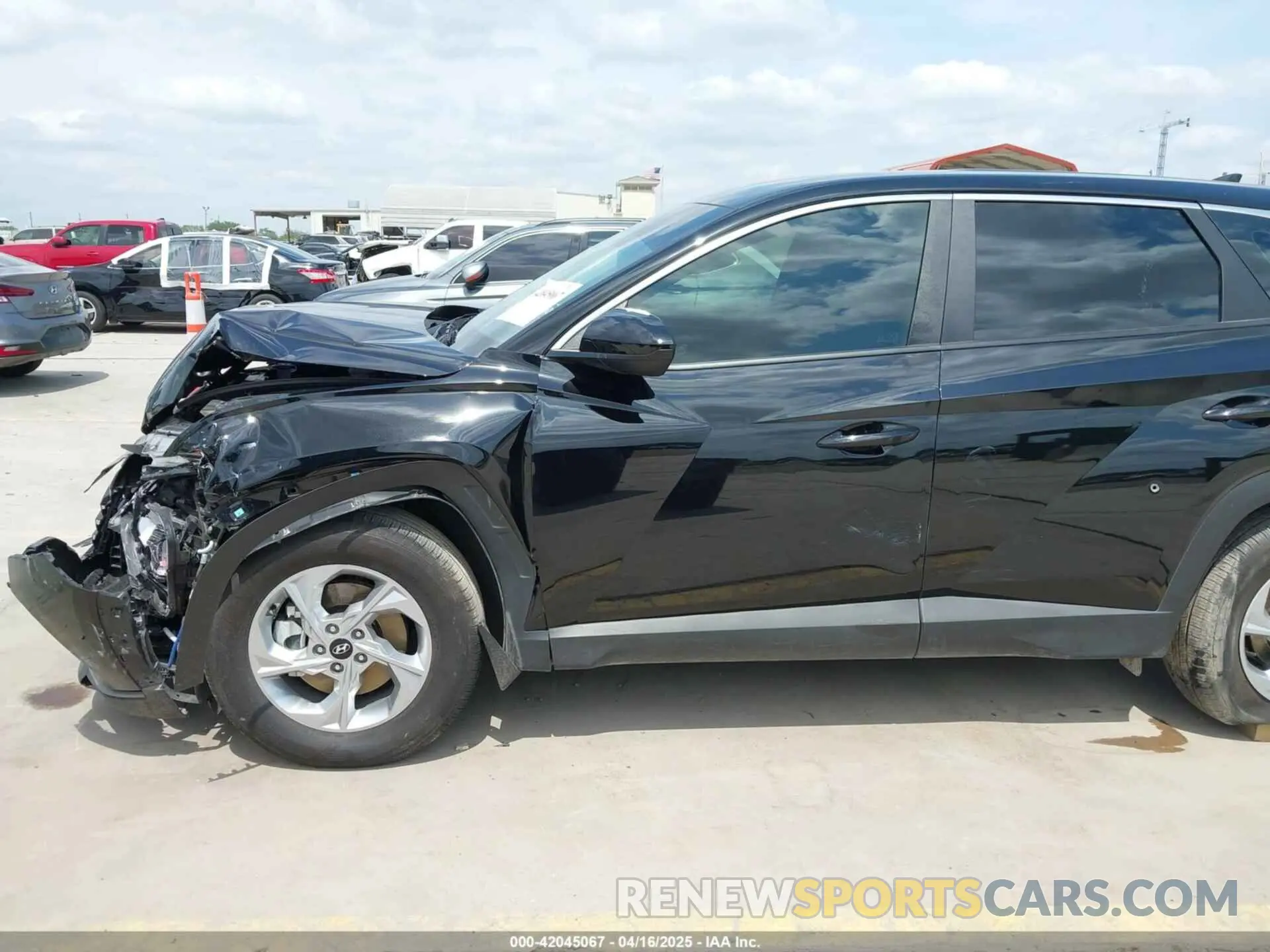 17 Photograph of a damaged car 5NMJA3DE5RH402456 HYUNDAI TUCSON 2024