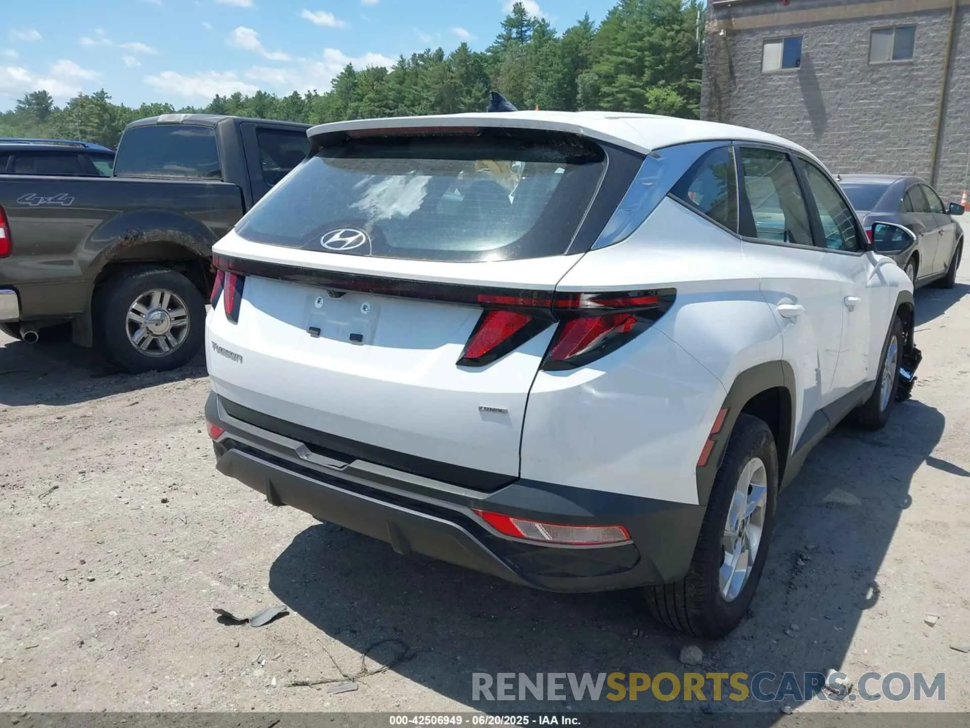 16 Photograph of a damaged car 5NMJACDEXRH301073 HYUNDAI TUCSON 2024