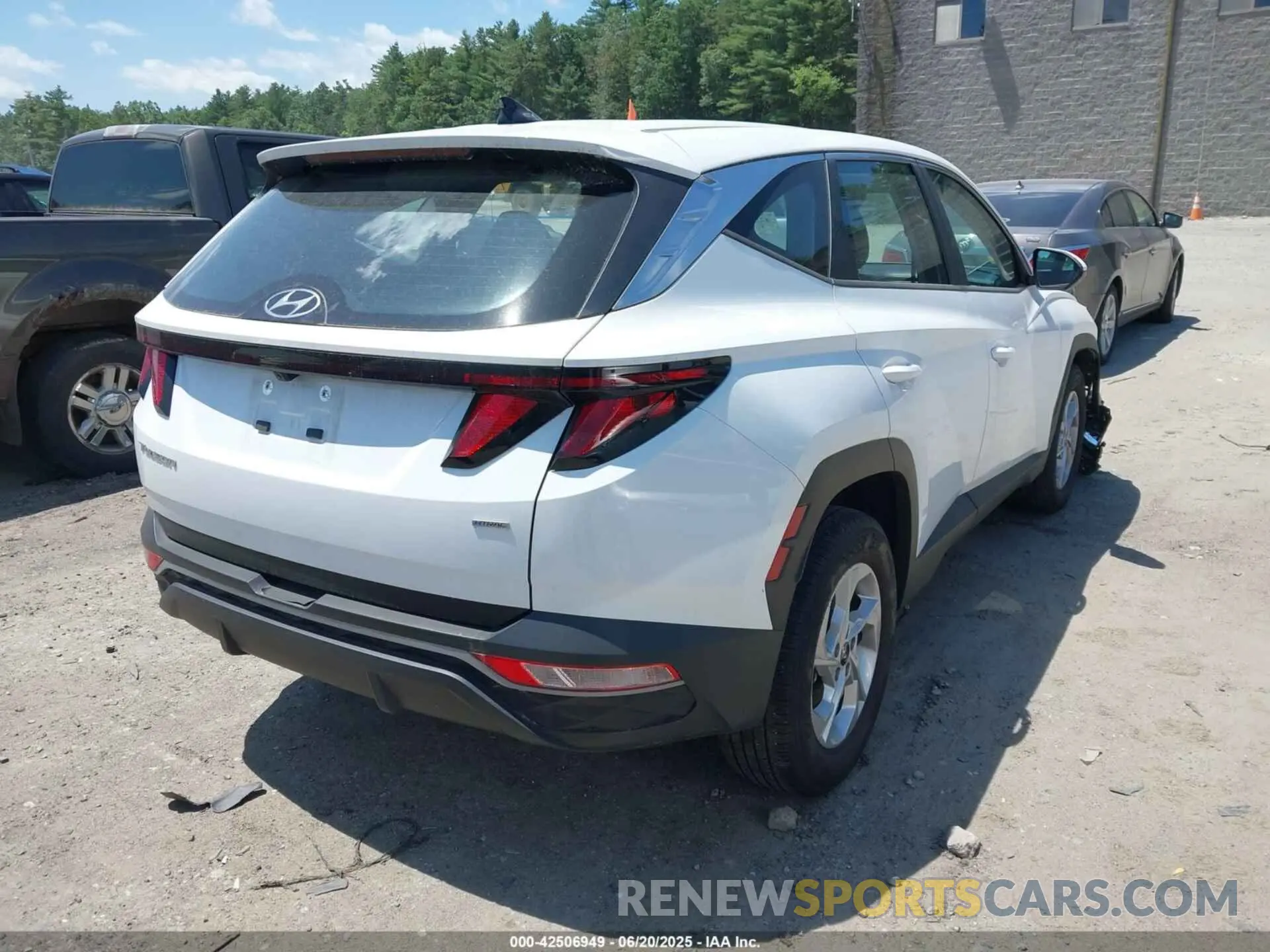 4 Photograph of a damaged car 5NMJACDEXRH301073 HYUNDAI TUCSON 2024