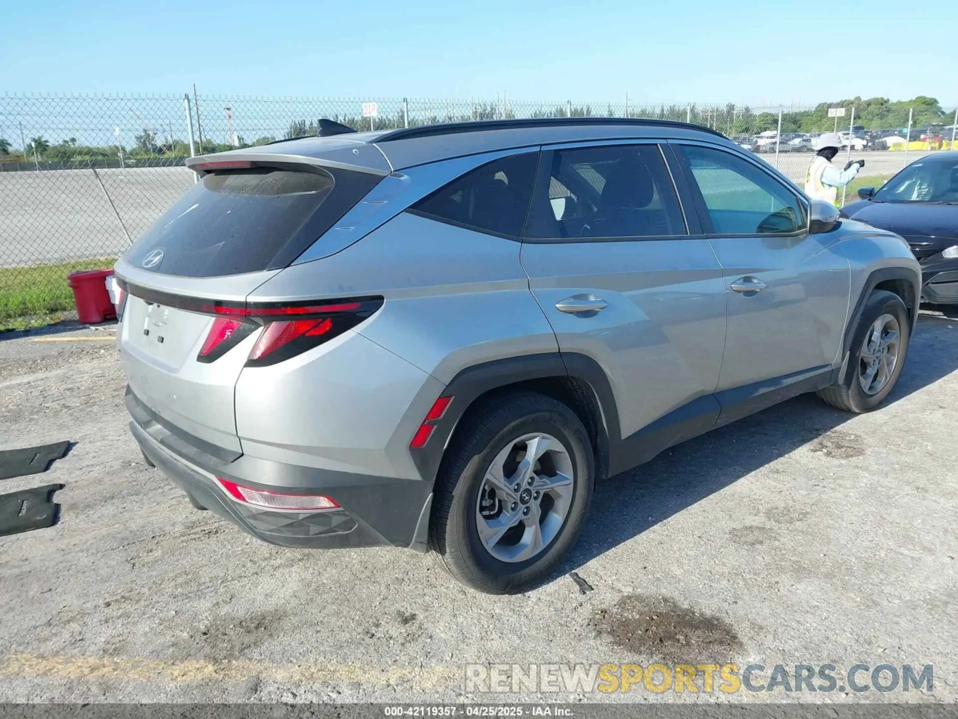 4 Photograph of a damaged car 5NMJB3DE1RH363250 HYUNDAI TUCSON 2024