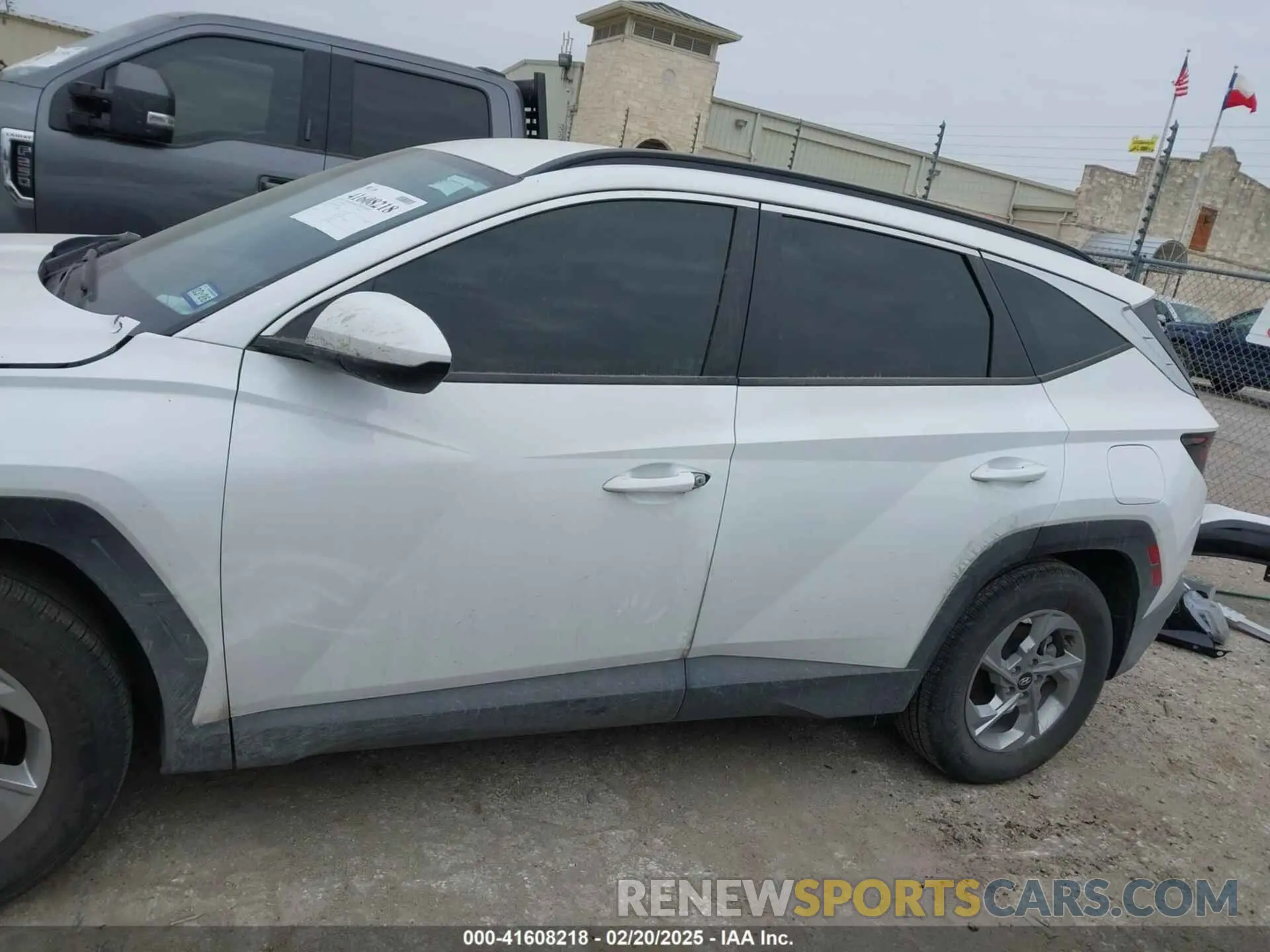 15 Photograph of a damaged car 5NMJB3DE1RH399729 HYUNDAI TUCSON 2024