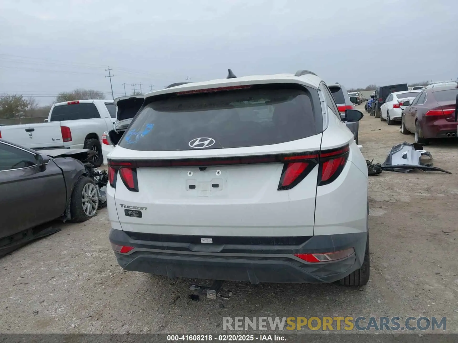 17 Photograph of a damaged car 5NMJB3DE1RH399729 HYUNDAI TUCSON 2024
