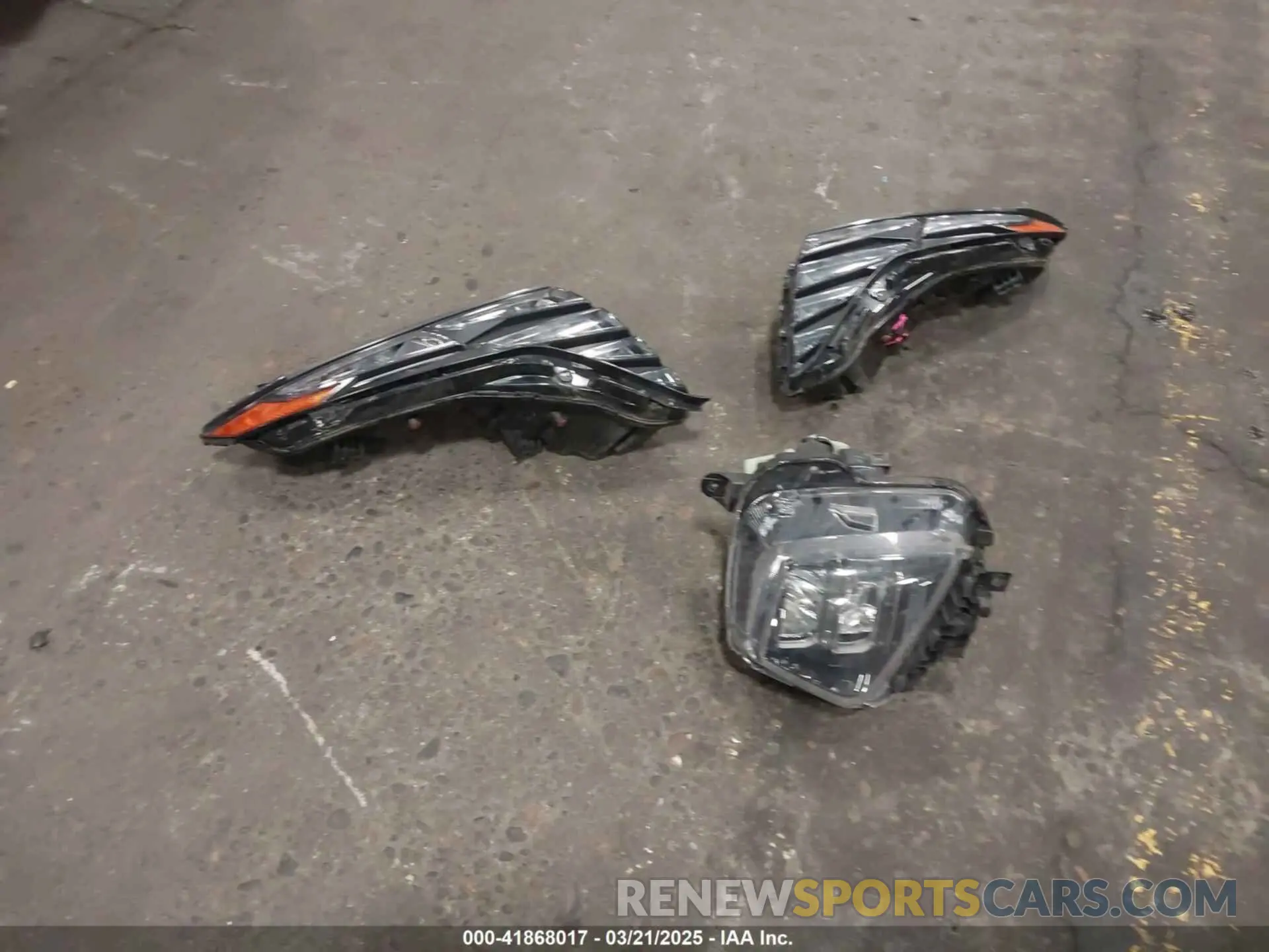 18 Photograph of a damaged car 5NMJB3DE1RH403522 HYUNDAI TUCSON 2024
