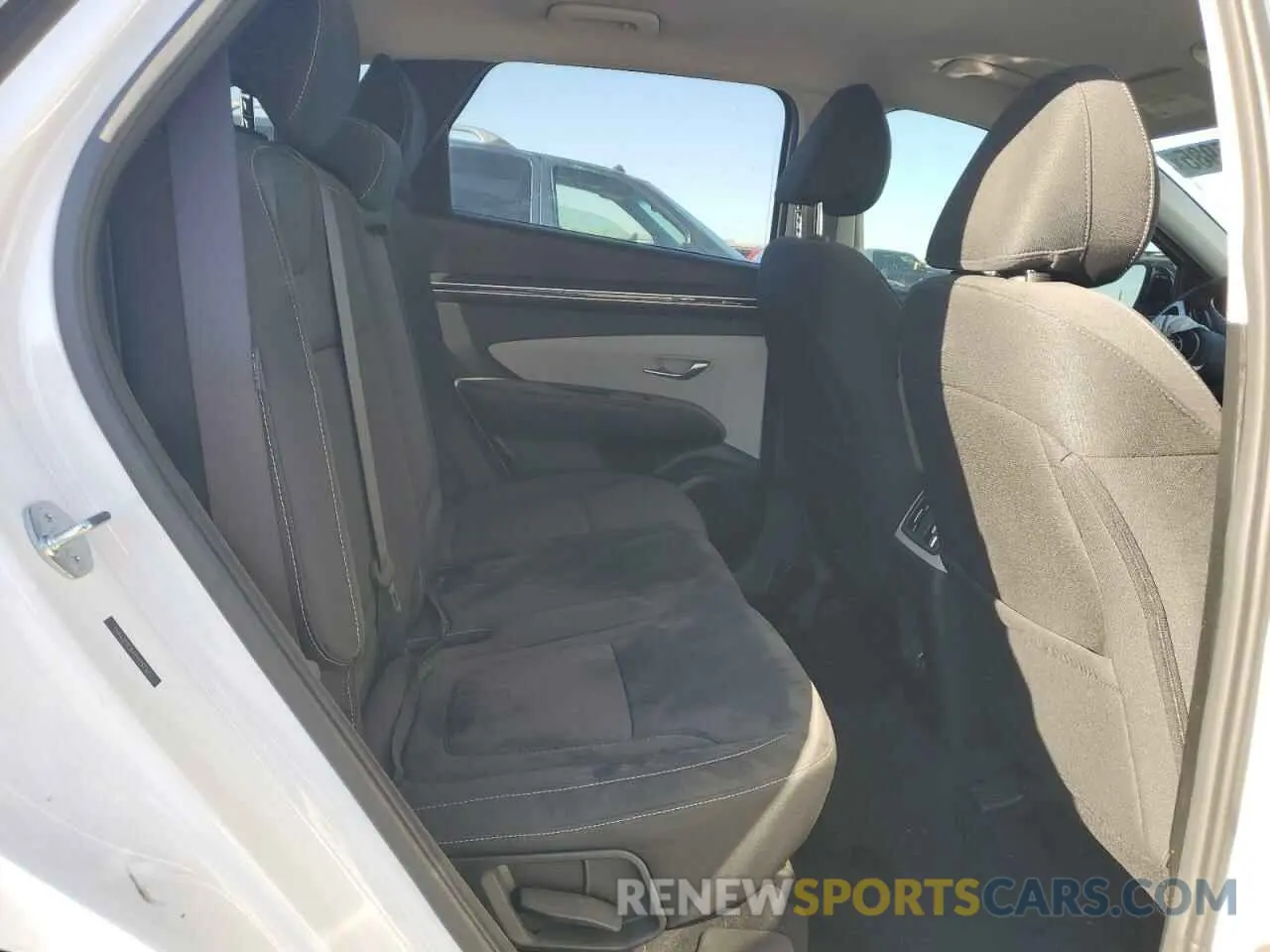 11 Photograph of a damaged car 5NMJB3DE4RH337161 HYUNDAI TUCSON 2024