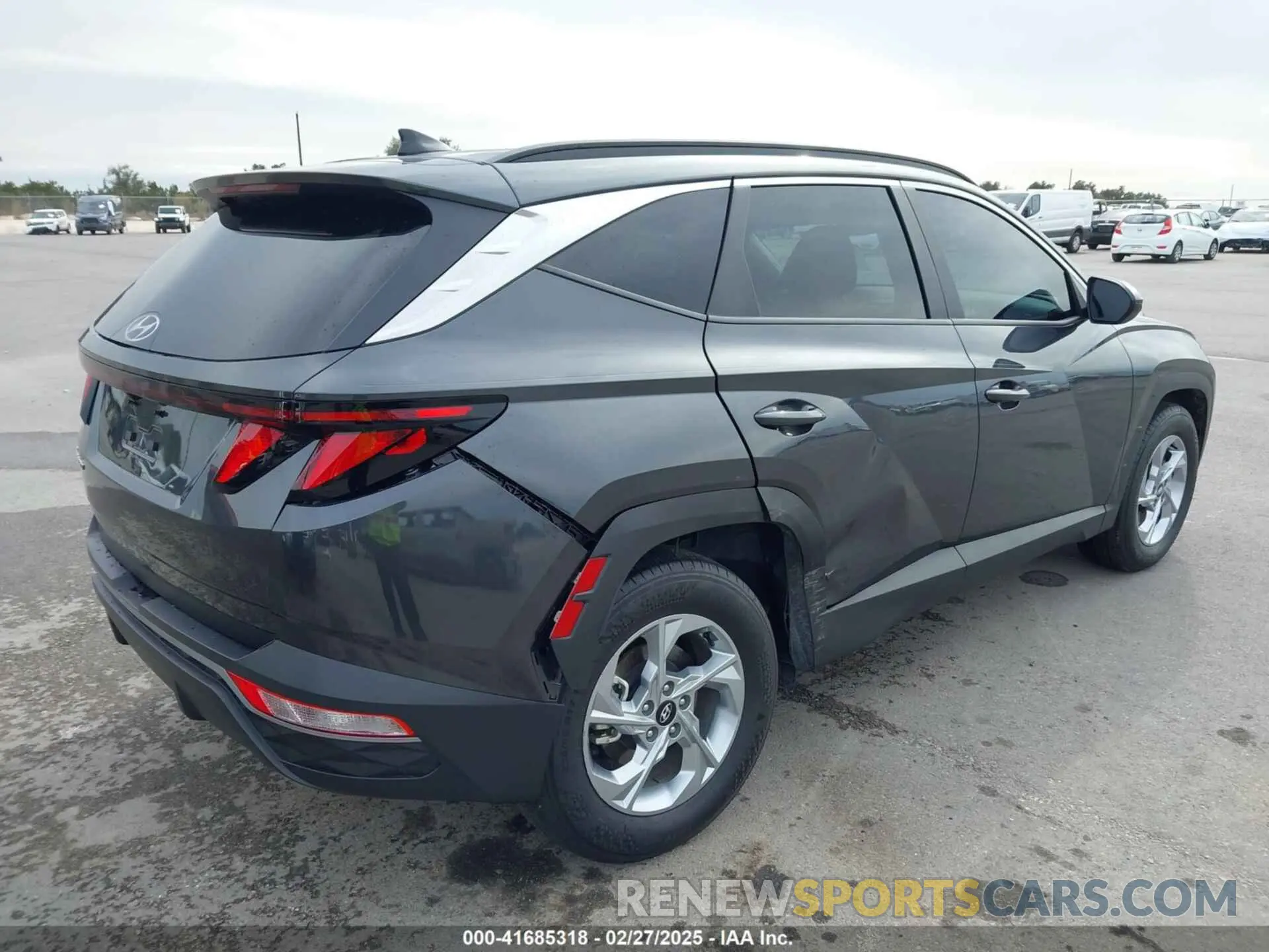 4 Photograph of a damaged car 5NMJB3DE6RH313878 HYUNDAI TUCSON 2024